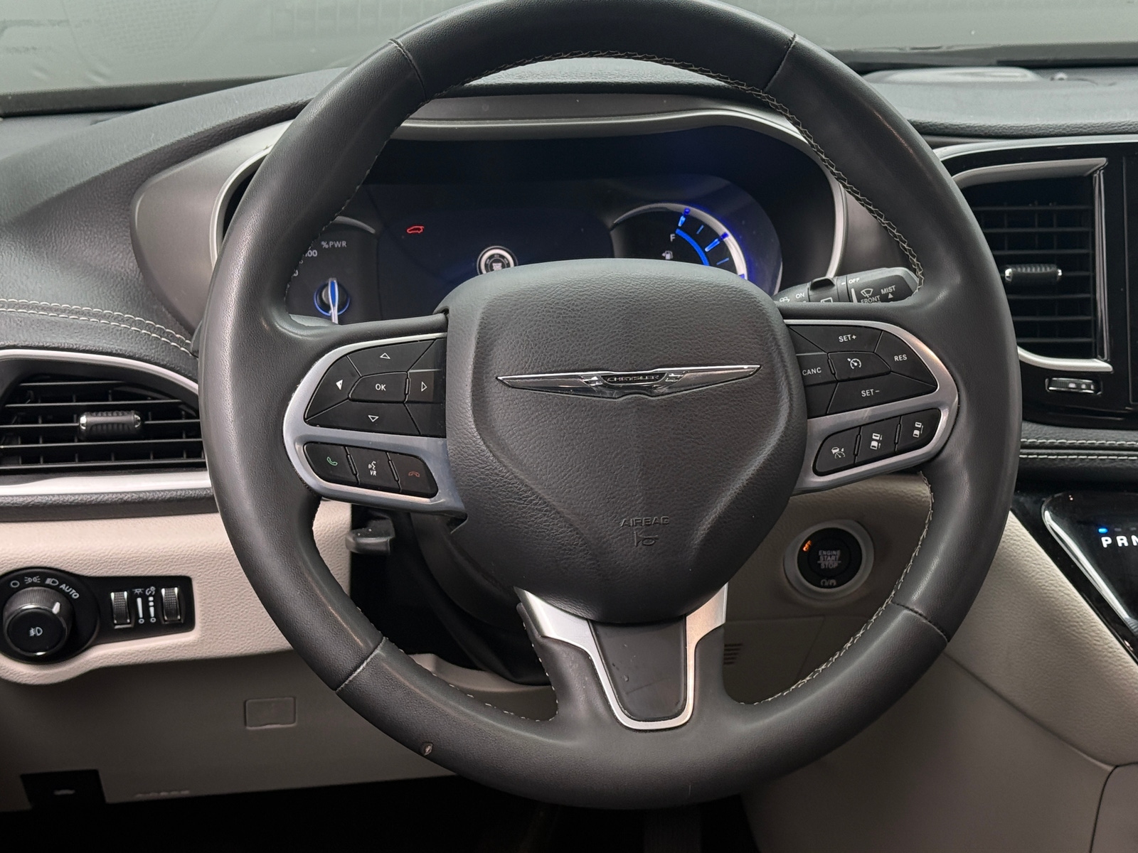 Thumbnail: 2023 Chrysler Pacifica - 4