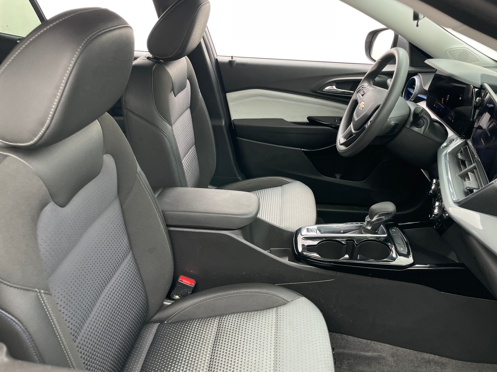 Thumbnail: 2025 Chevrolet Trax - 2