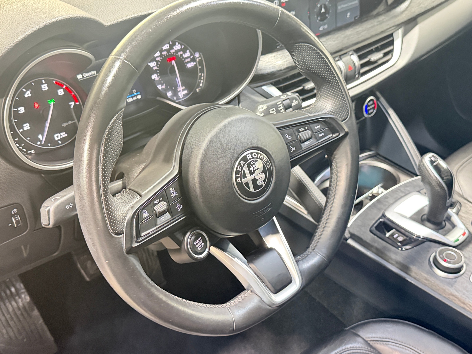 Thumbnail: 2021 Alfa Romeo Stelvio - 4