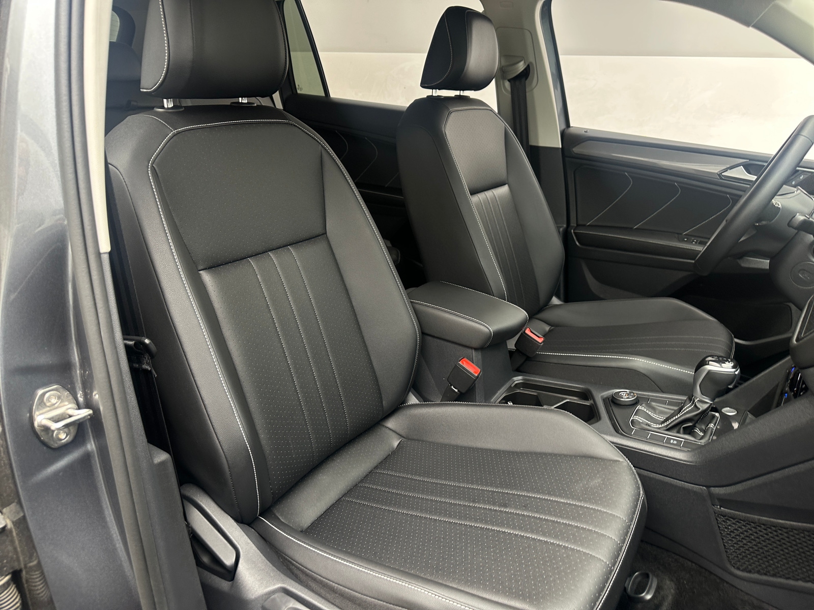 Thumbnail: 2023 Volkswagen Tiguan - 2