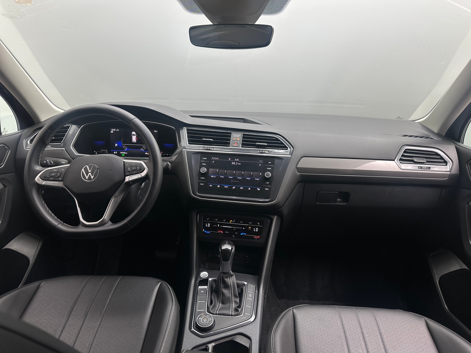 Thumbnail: 2023 Volkswagen Tiguan - 3