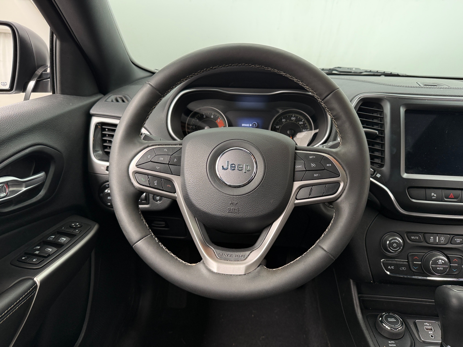 Thumbnail: 2021 Jeep Cherokee - 4