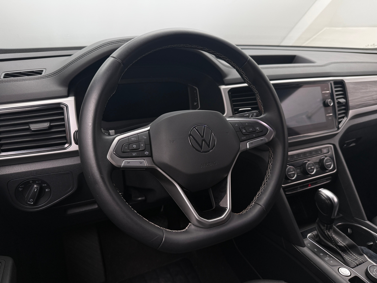 Thumbnail: 2023 Volkswagen Atlas - 4
