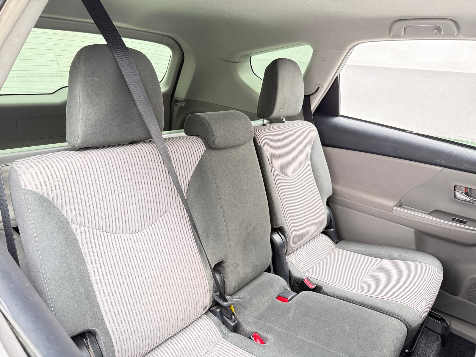 Thumbnail: 2017 Toyota Prius v - 5