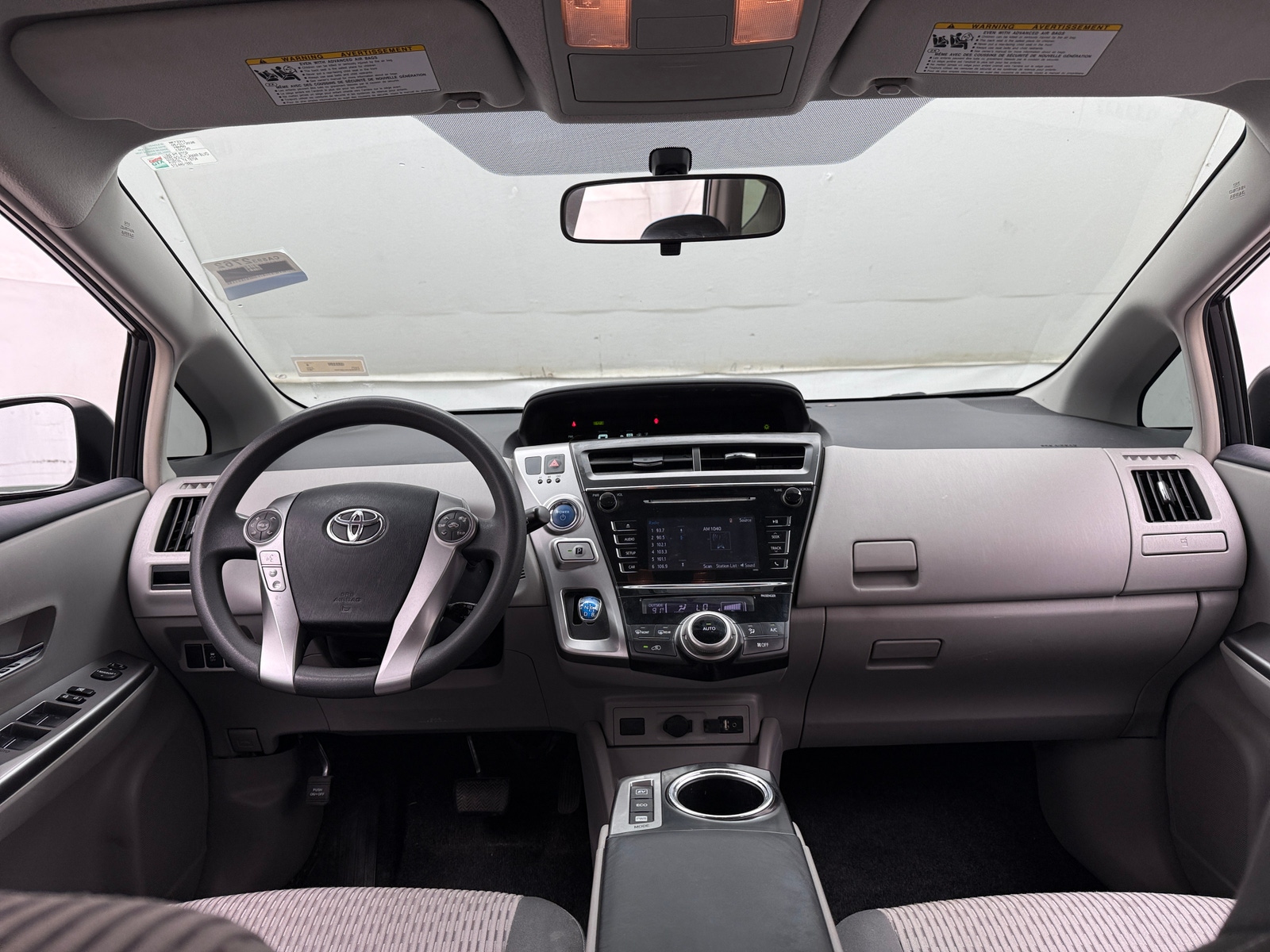 Thumbnail: 2017 Toyota Prius v - 3