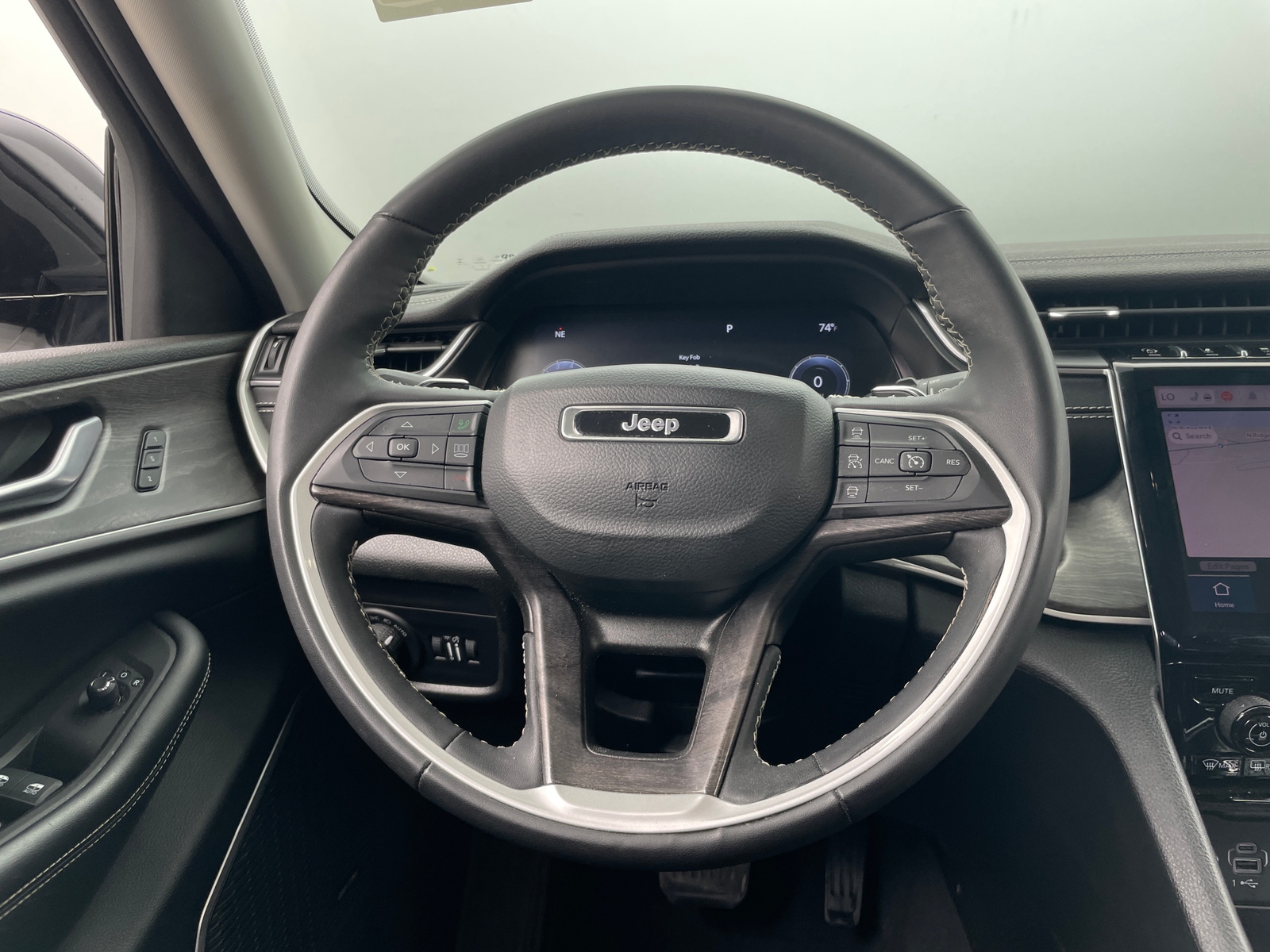Thumbnail: 2023 Jeep Grand Cherokee L - 4