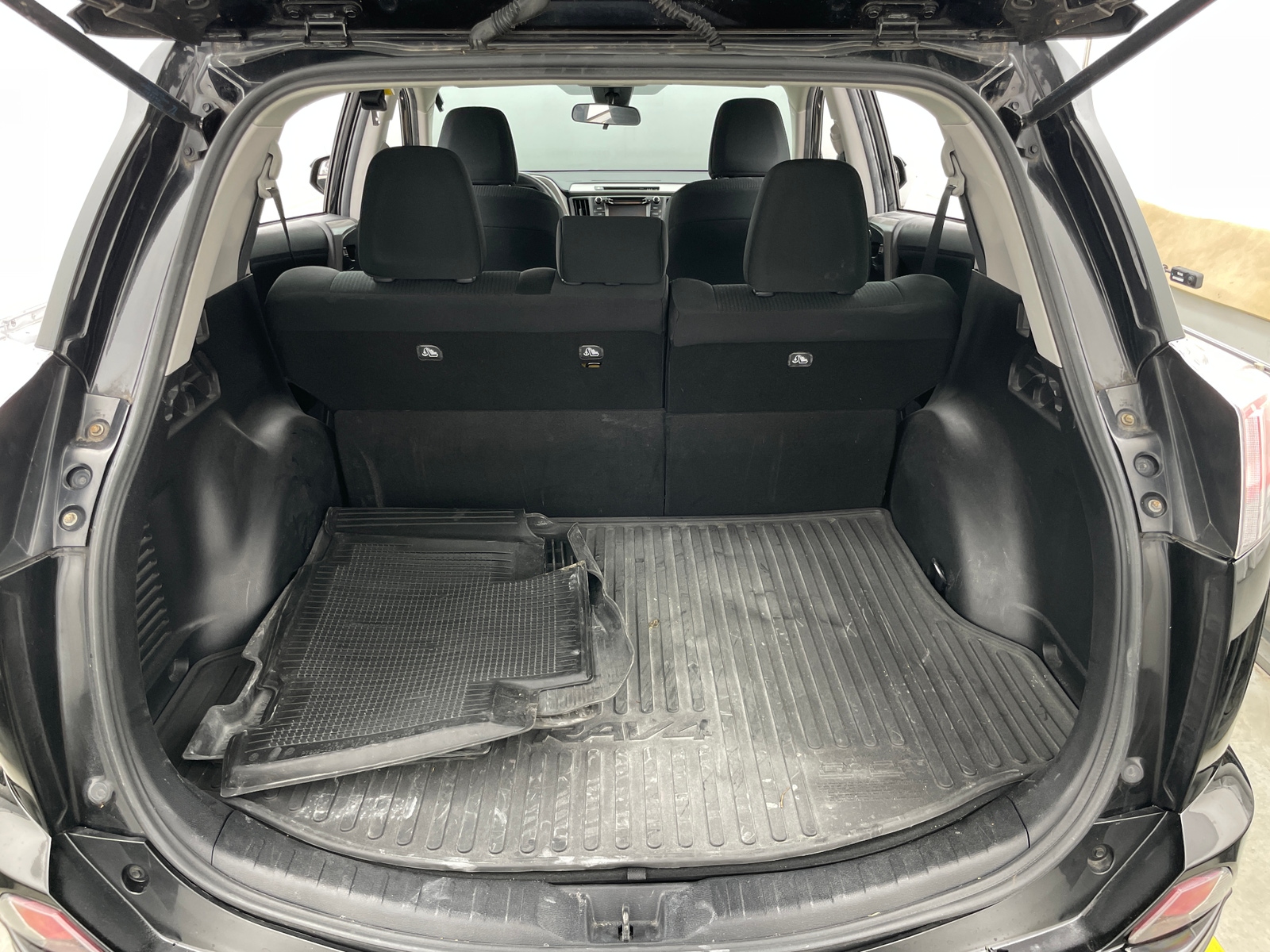 Thumbnail: 2018 Toyota RAV4 - 7