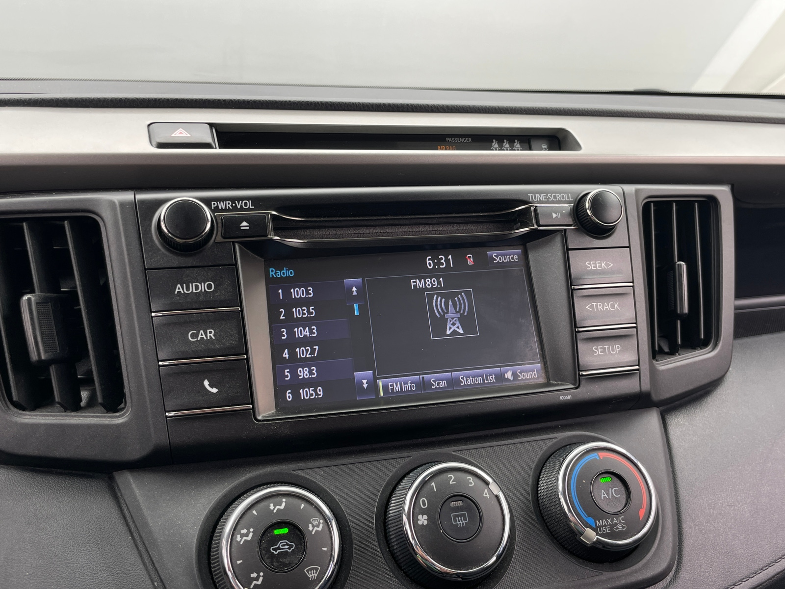 Thumbnail: 2018 Toyota RAV4 - 4