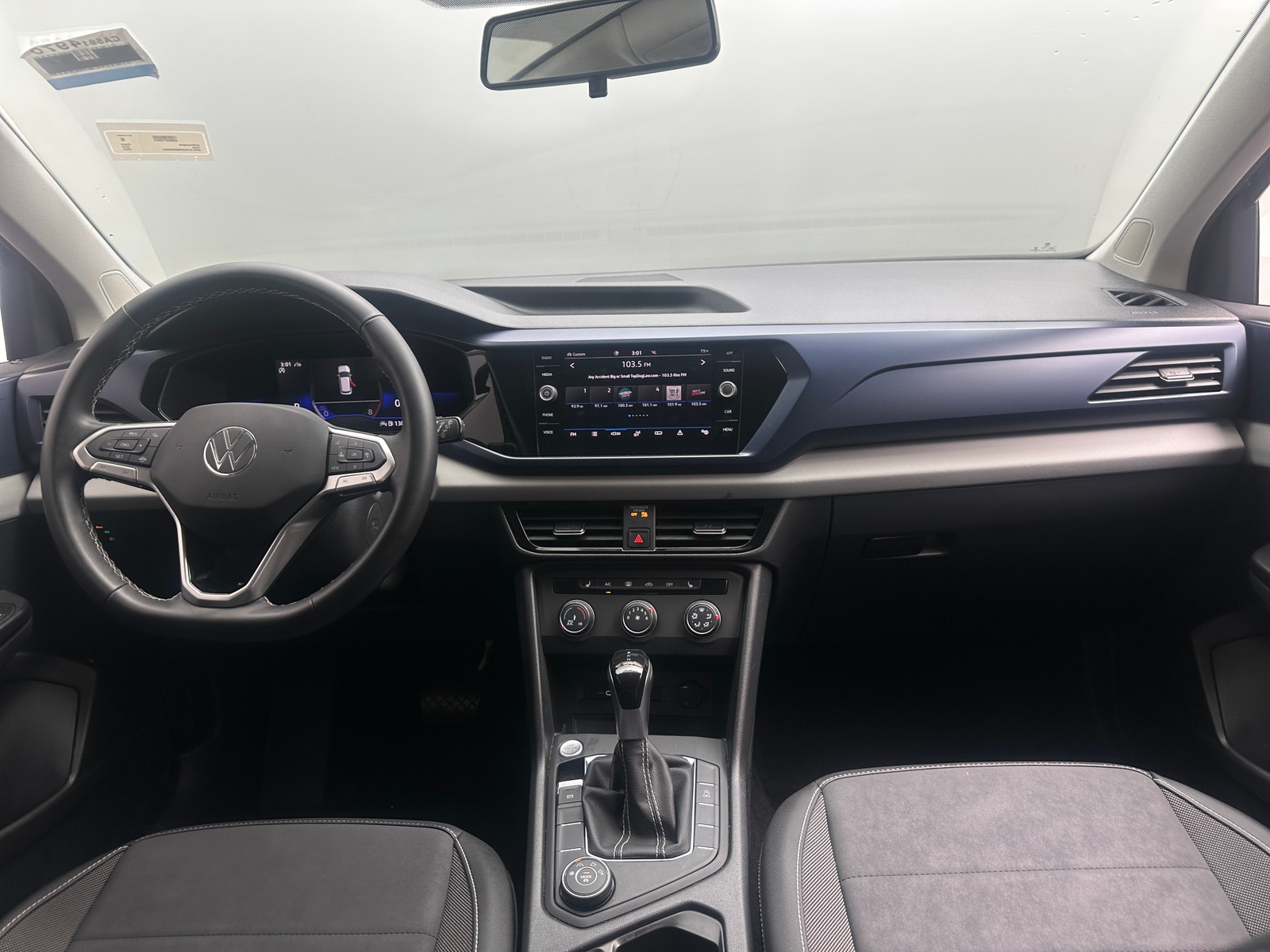 Thumbnail: 2022 Volkswagen Taos - 3