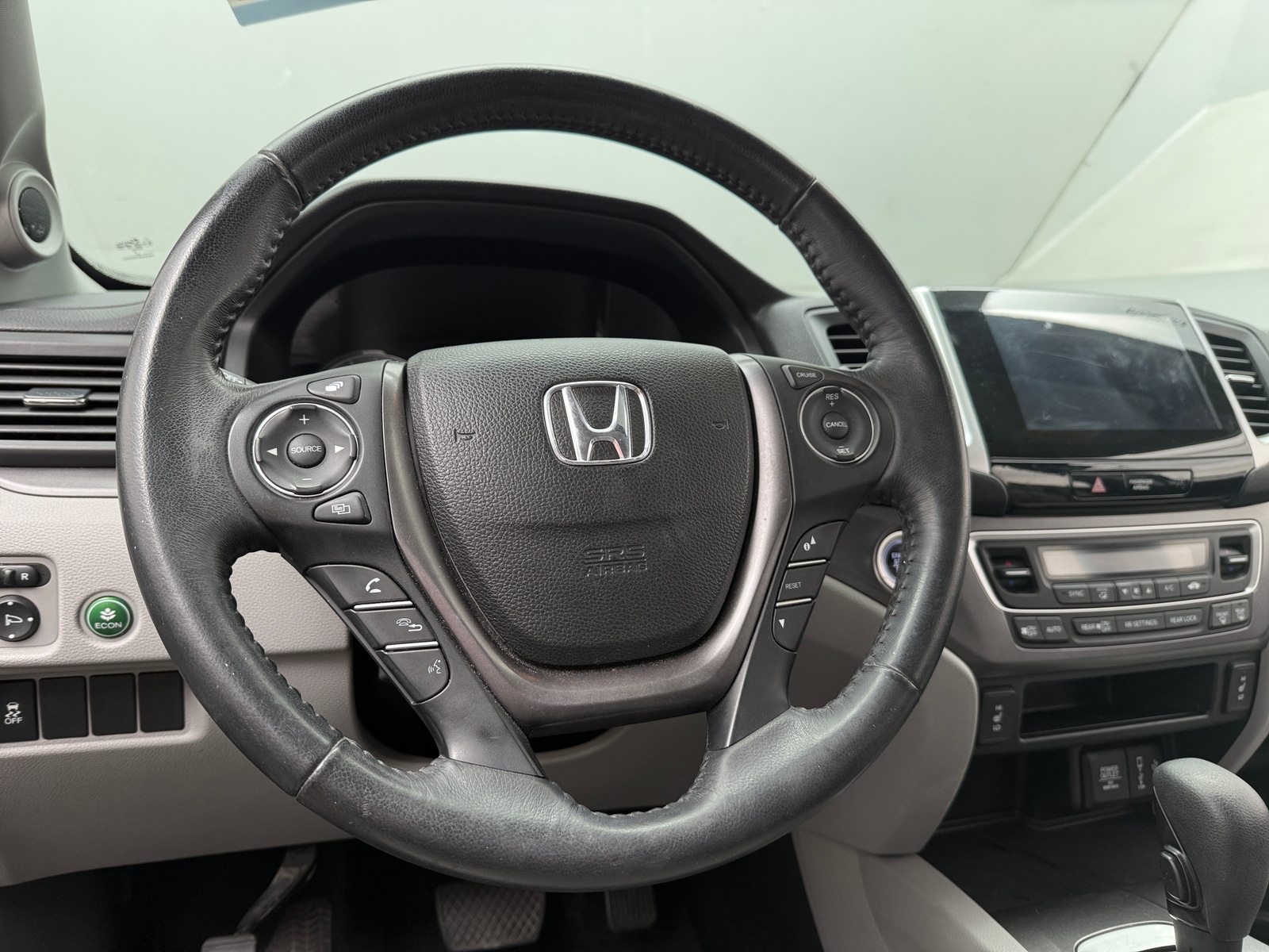 Thumbnail: 2017 Honda Pilot - 4