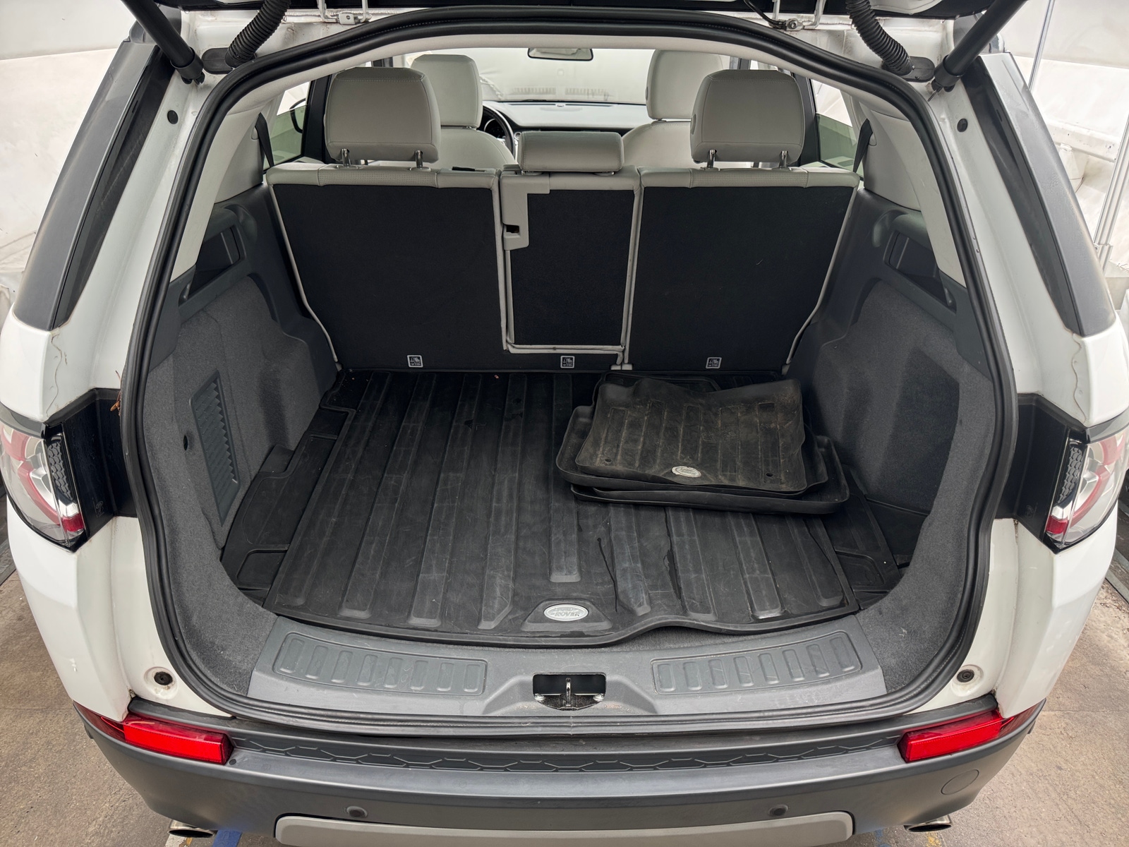 Thumbnail: 2018 Land Rover Discovery Sport - 6