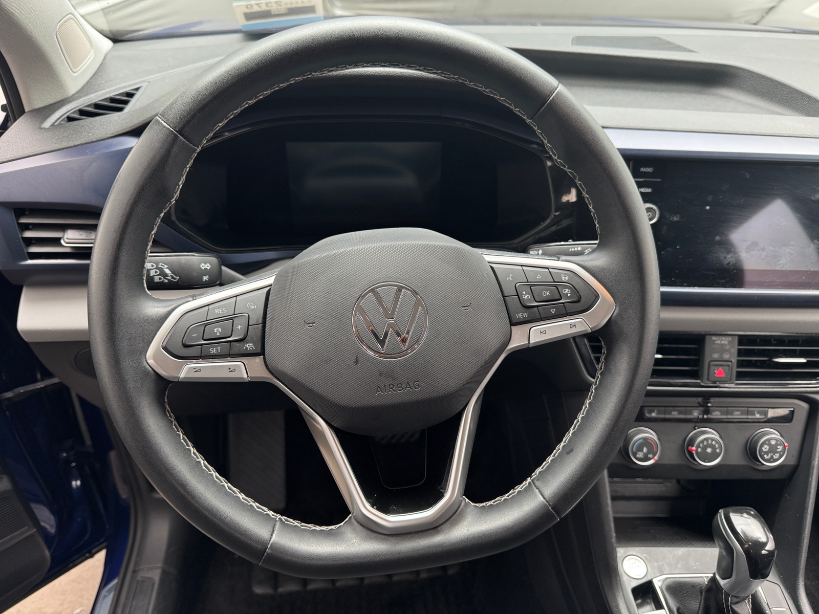 Thumbnail: 2022 Volkswagen Taos - 4