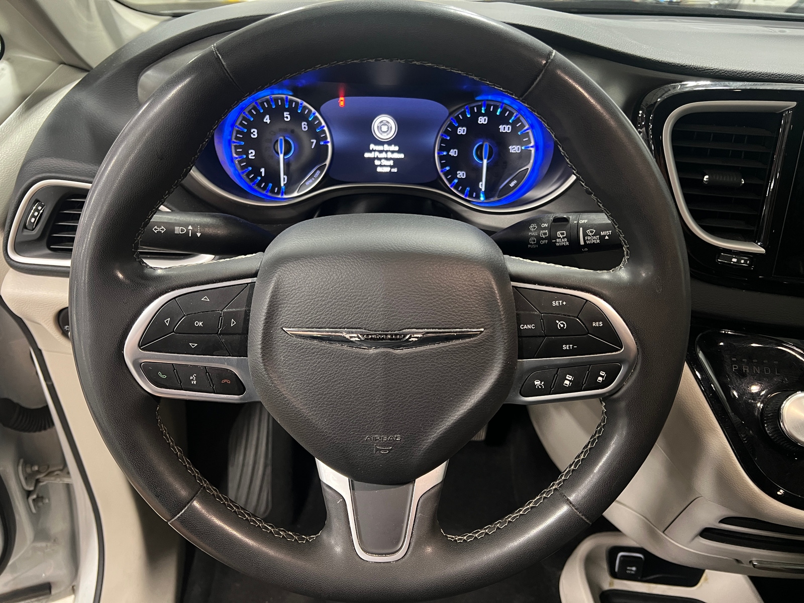 Thumbnail: 2023 Chrysler Pacifica - 4
