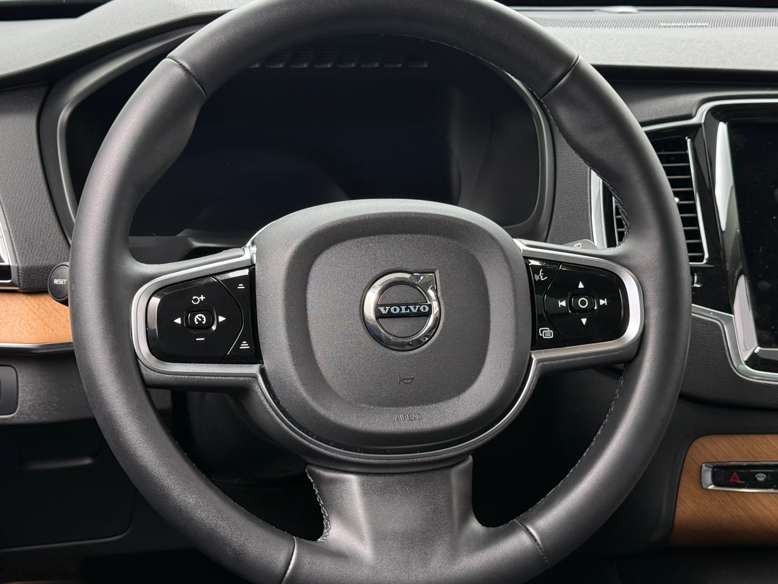 Thumbnail: 2025 Volvo XC90 - 4