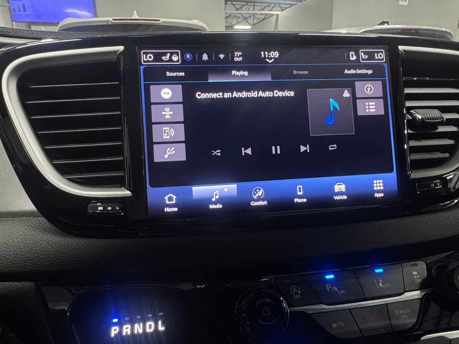 Thumbnail: 2025 Chrysler Pacifica - 3