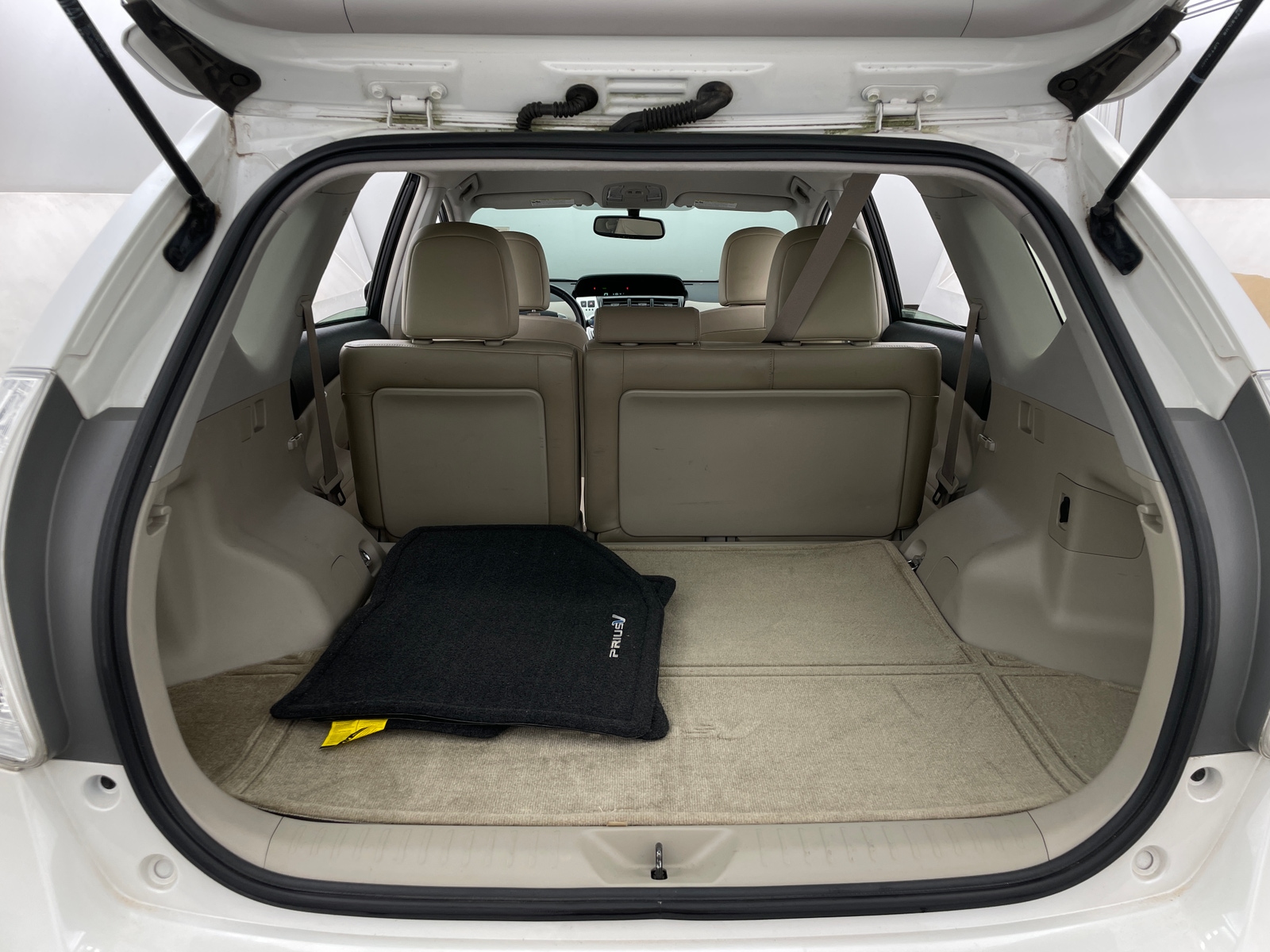 Thumbnail: 2014 Toyota Prius v - 7