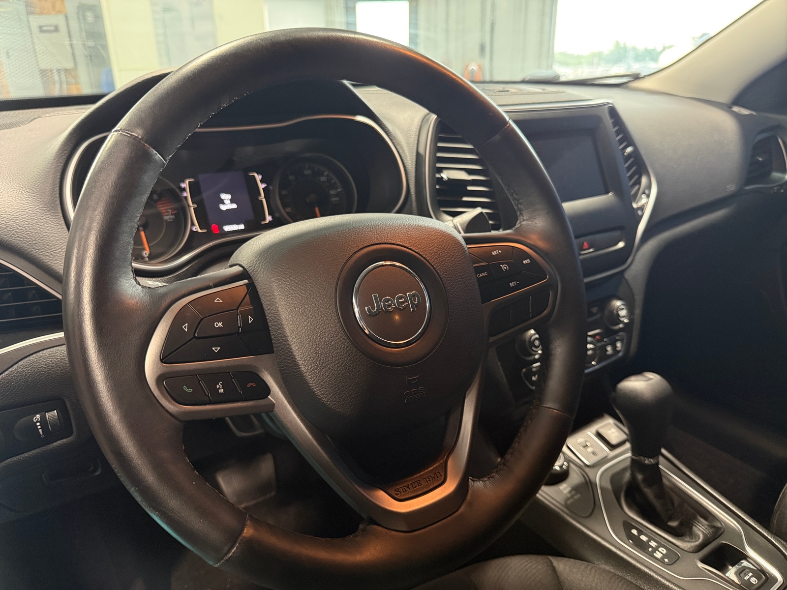 Thumbnail: 2019 Jeep Cherokee - 5