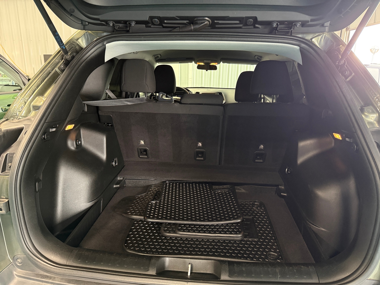 Thumbnail: 2019 Jeep Cherokee - 7