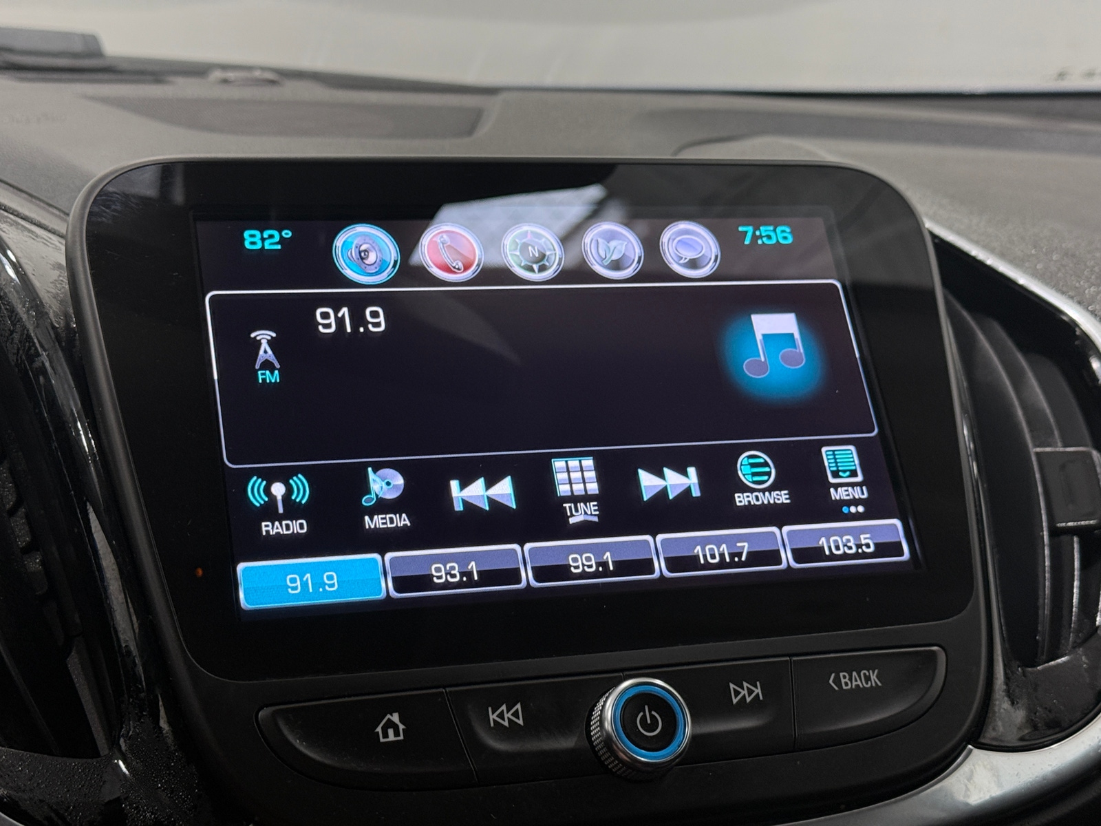 Thumbnail: 2017 Chevrolet Volt - 3