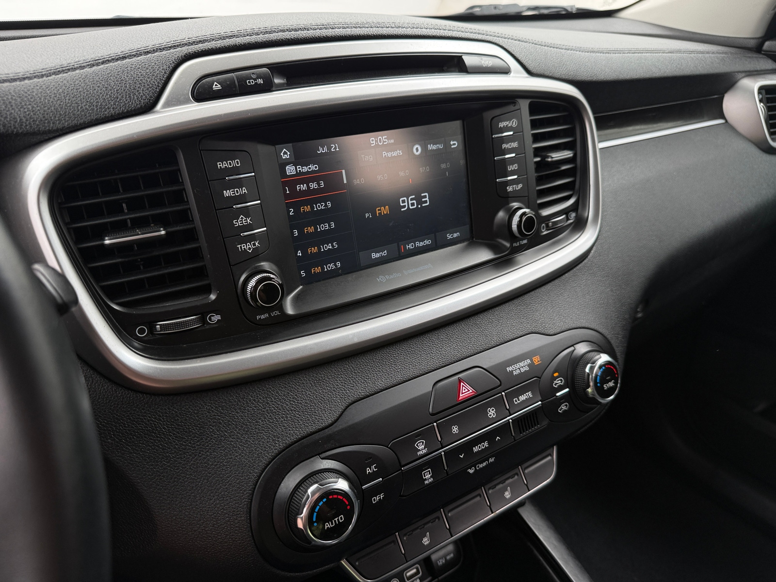 Thumbnail: 2017 Kia Sorento - 4