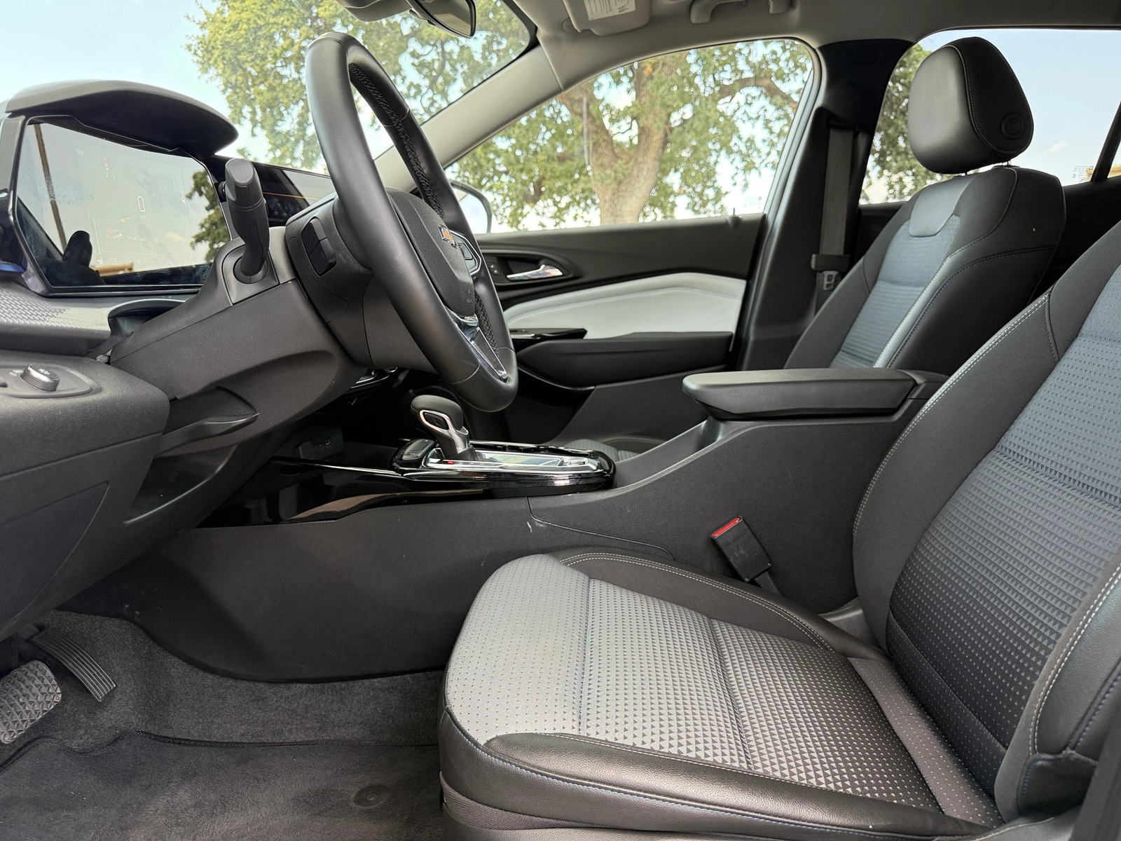 Thumbnail: 2025 Chevrolet Trax - 2