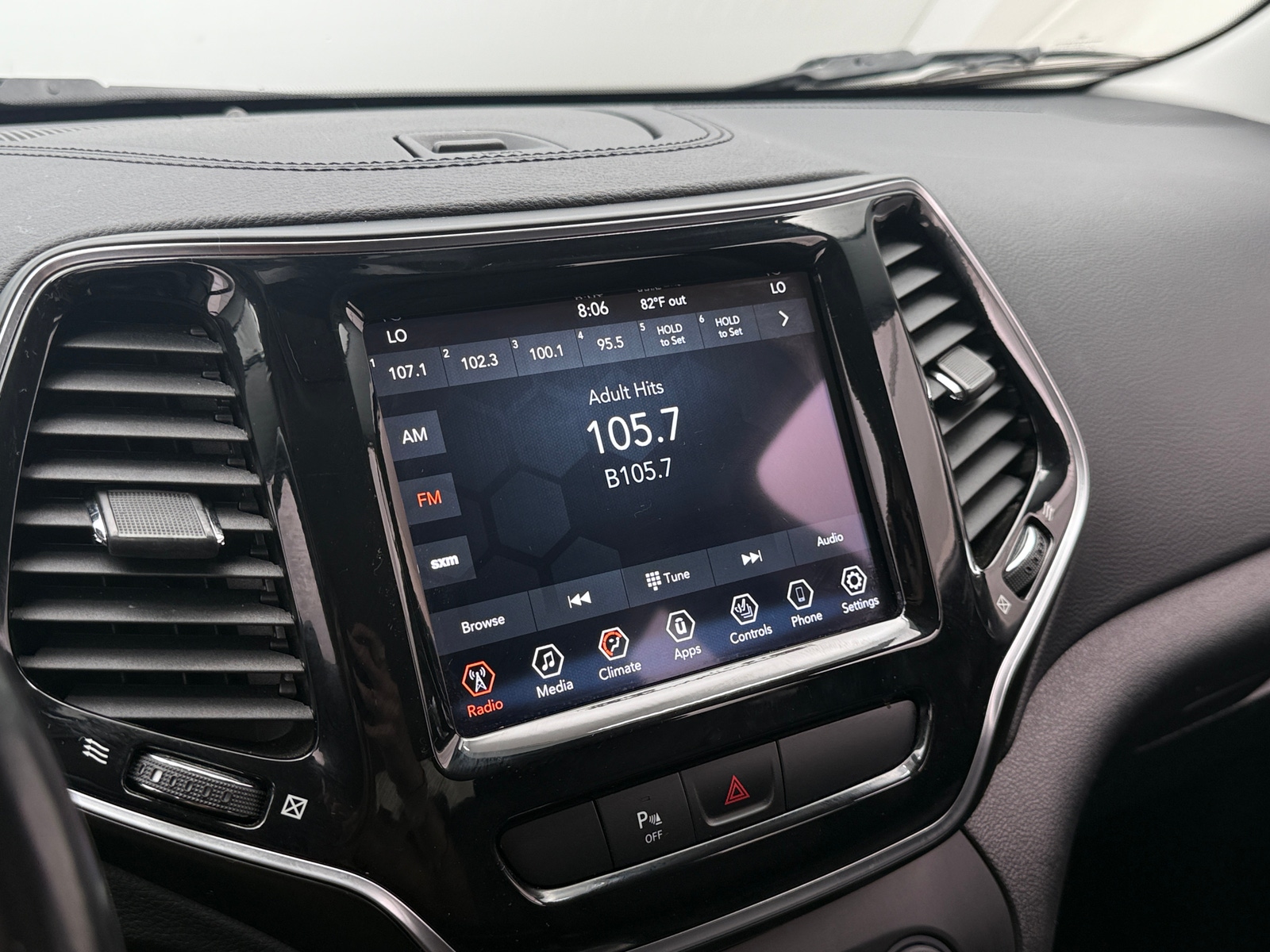 Thumbnail: 2020 Jeep Cherokee - 3
