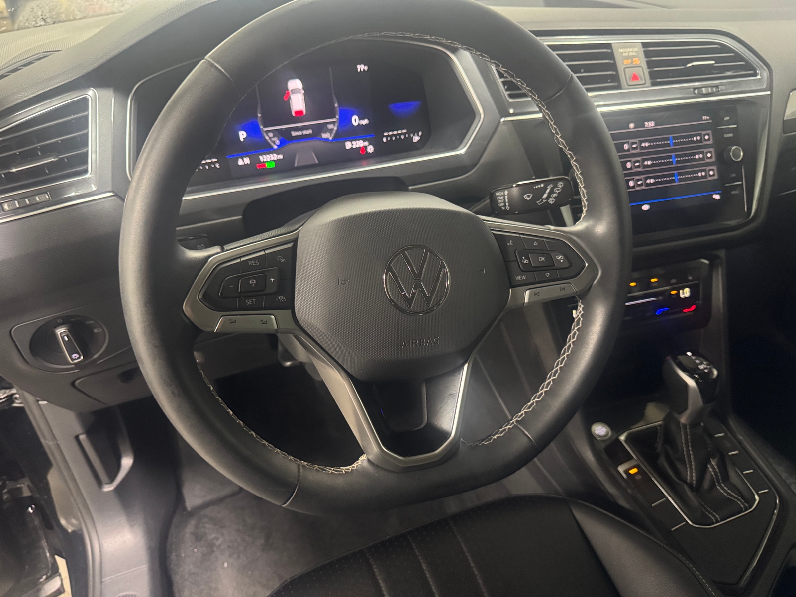 Thumbnail: 2023 Volkswagen Tiguan - 4