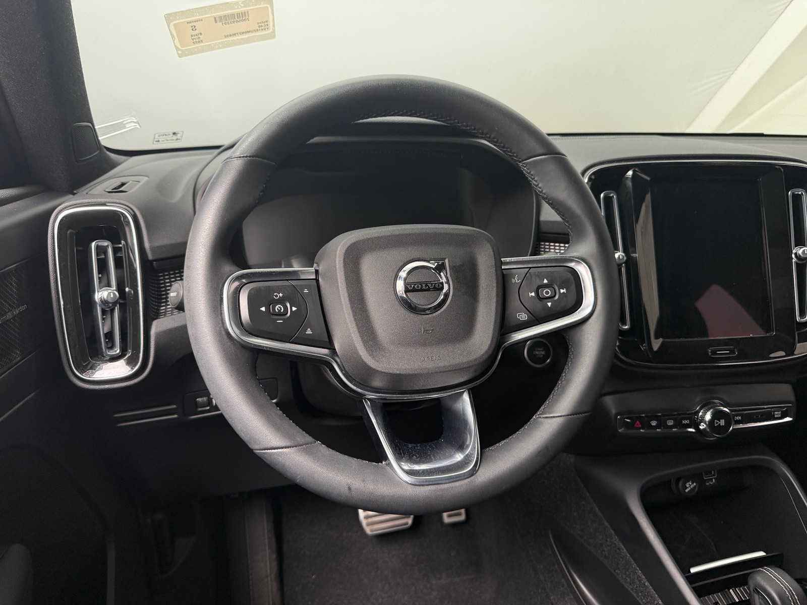 Thumbnail: 2022 Volvo XC40 - 4