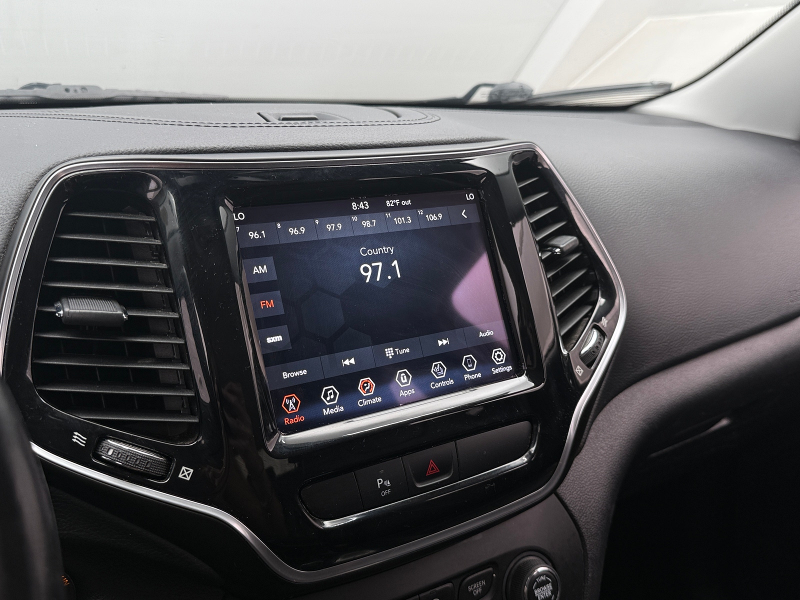 Thumbnail: 2019 Jeep Cherokee - 3