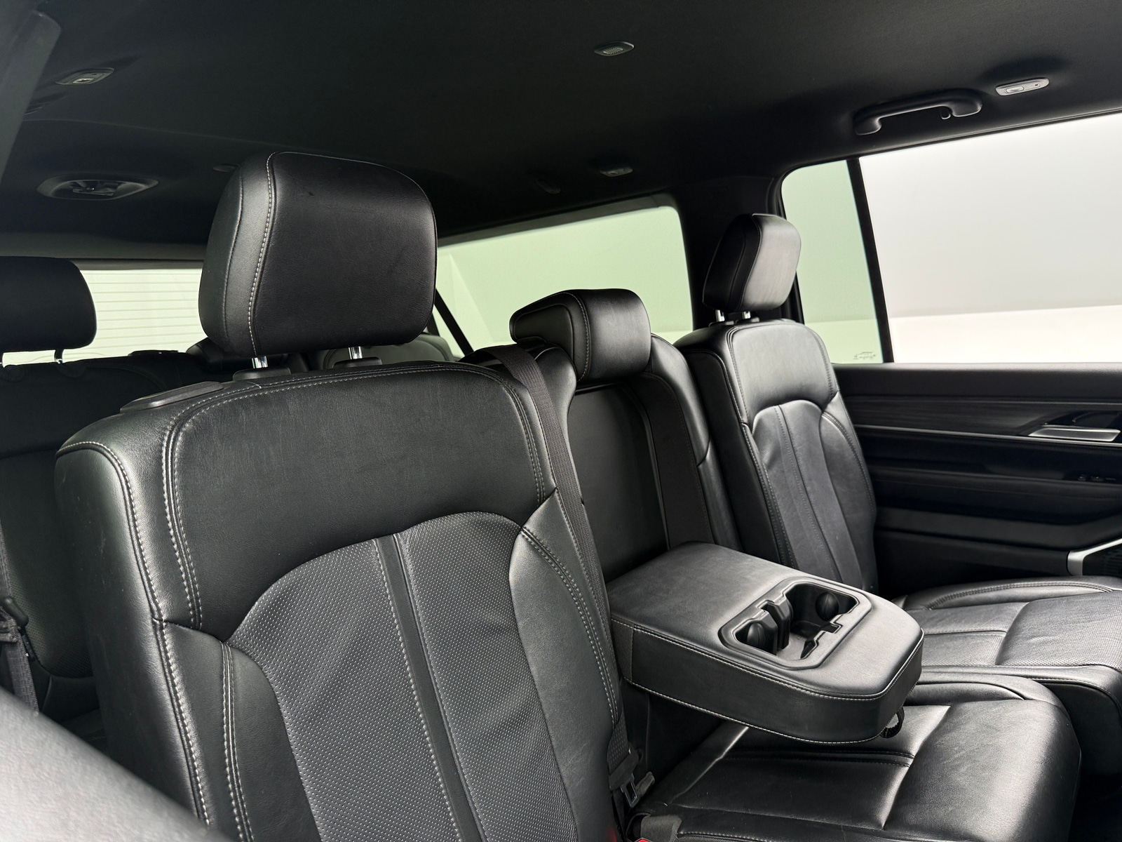 Thumbnail: 2024 Jeep Wagoneer - 5