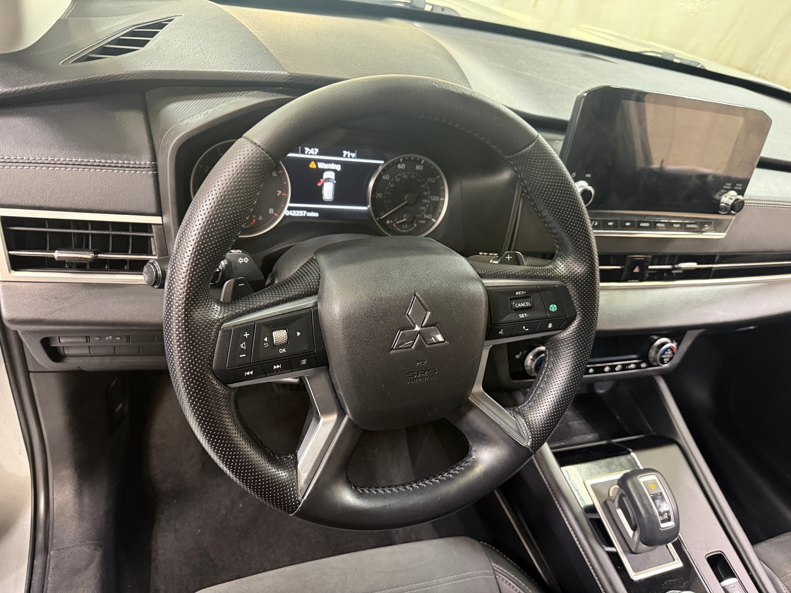 Thumbnail: 2022 Mitsubishi Outlander - 4