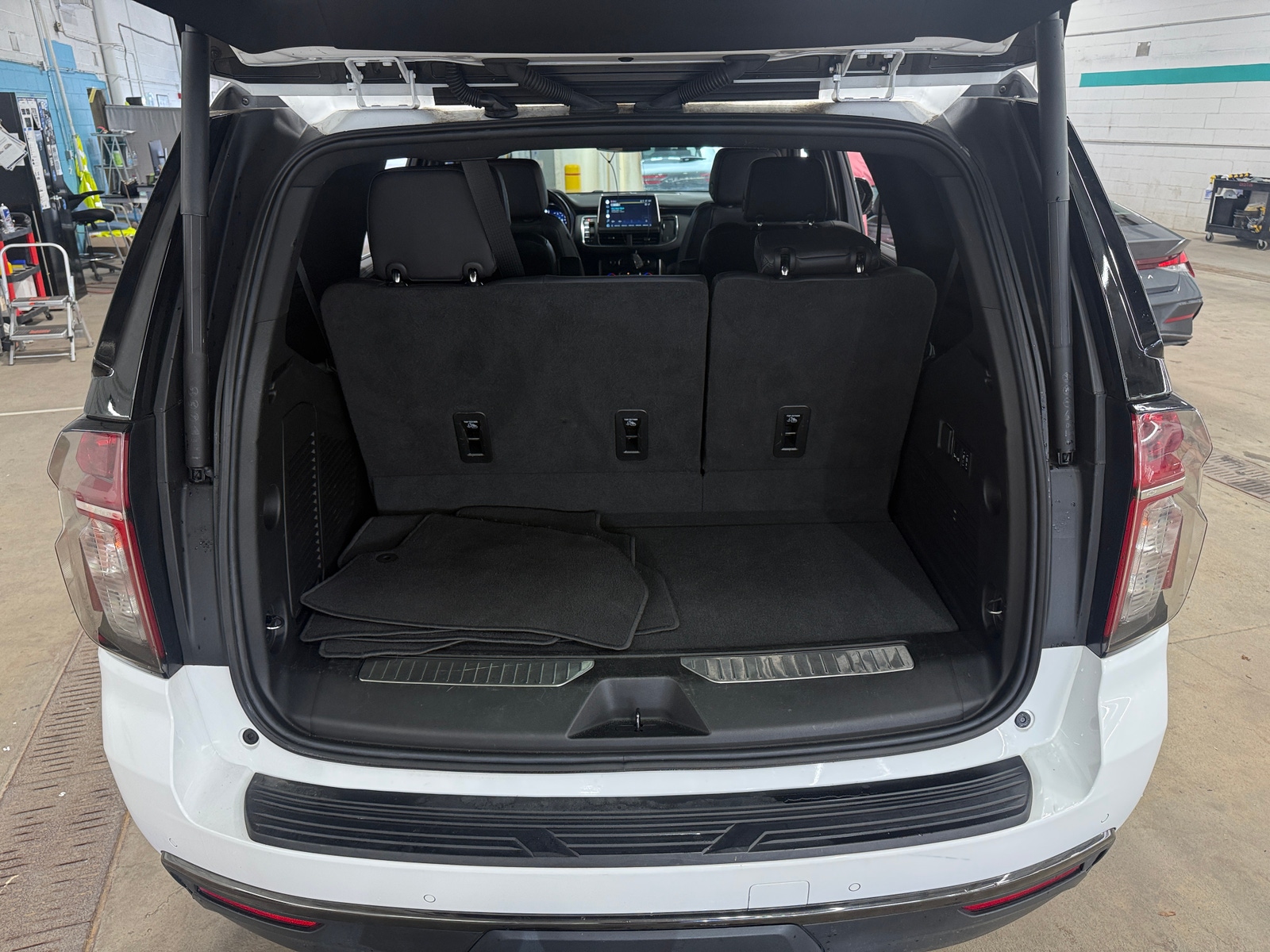 Thumbnail: 2022 Chevrolet Tahoe - 6