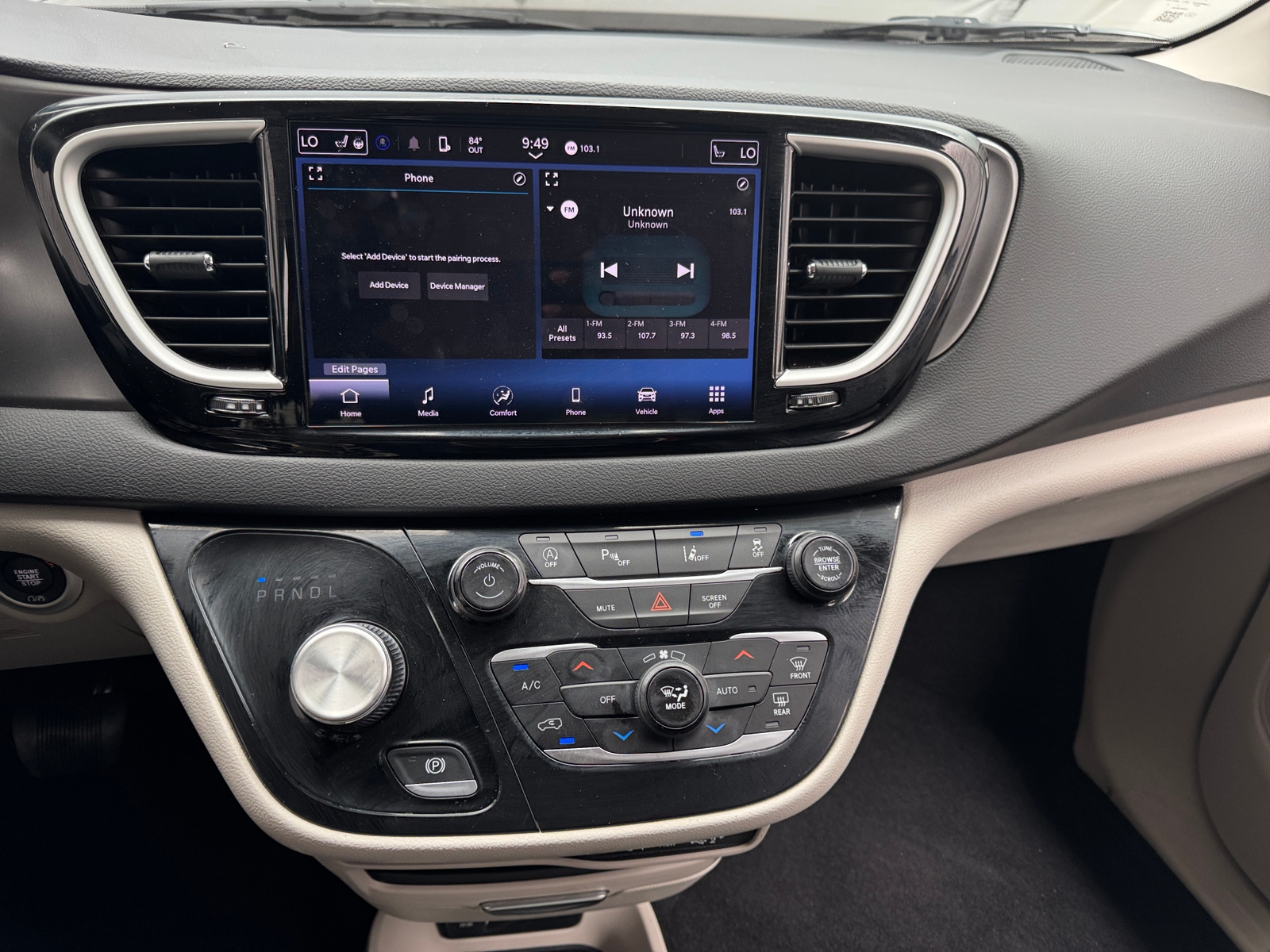 Thumbnail: 2024 Chrysler Pacifica - 3