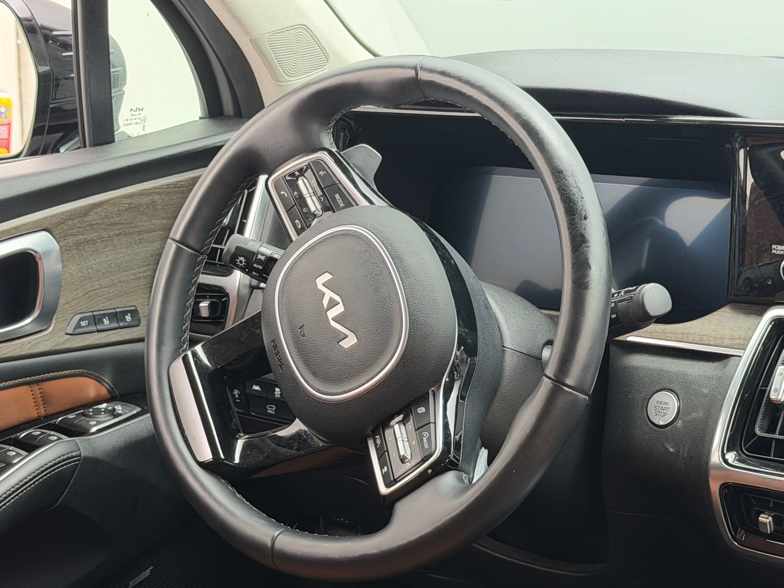 Thumbnail: 2023 Kia Sorento - 4