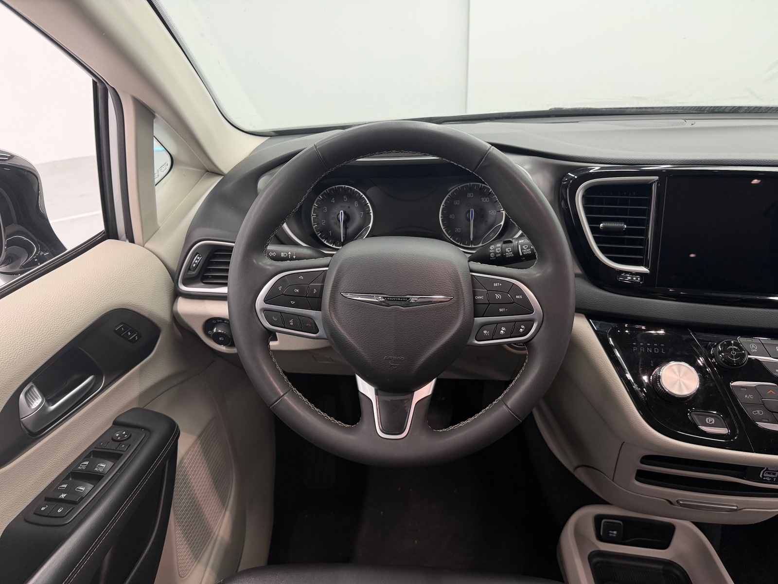 Thumbnail: 2024 Chrysler Pacifica - 4