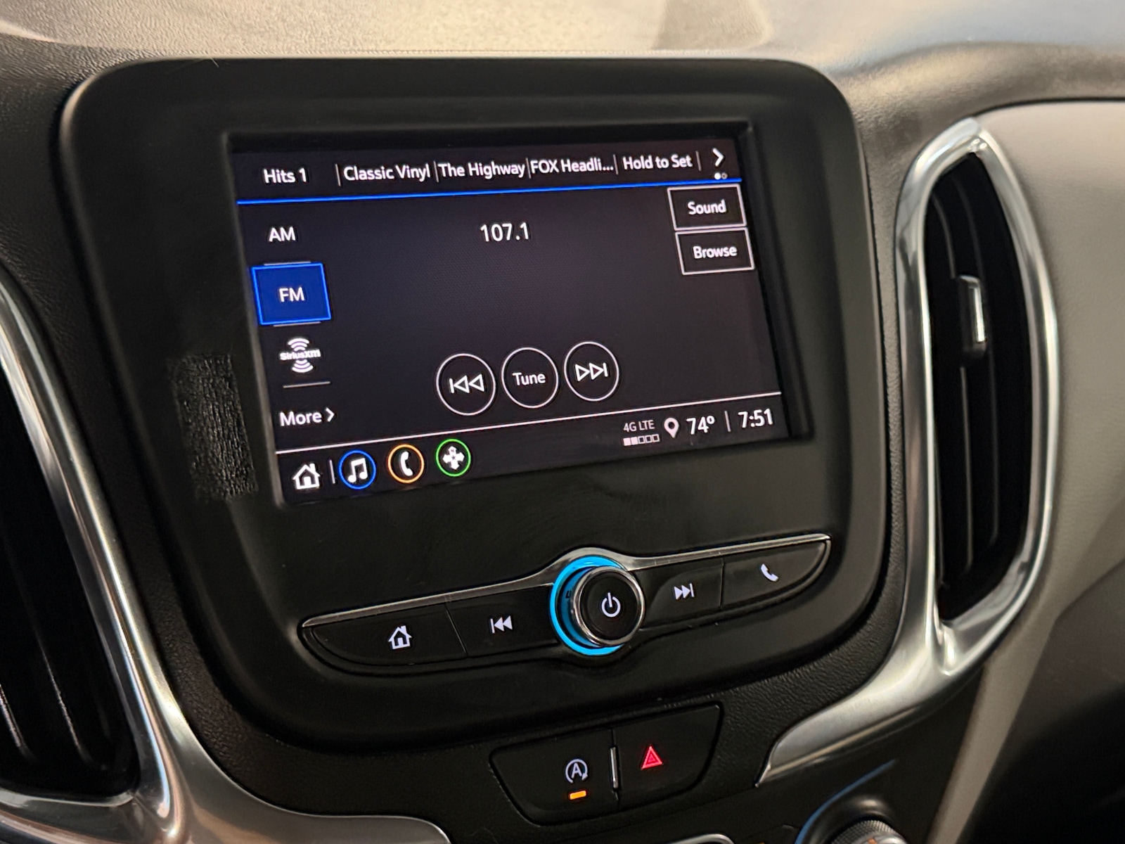 Thumbnail: 2022 Chevrolet Equinox - 4