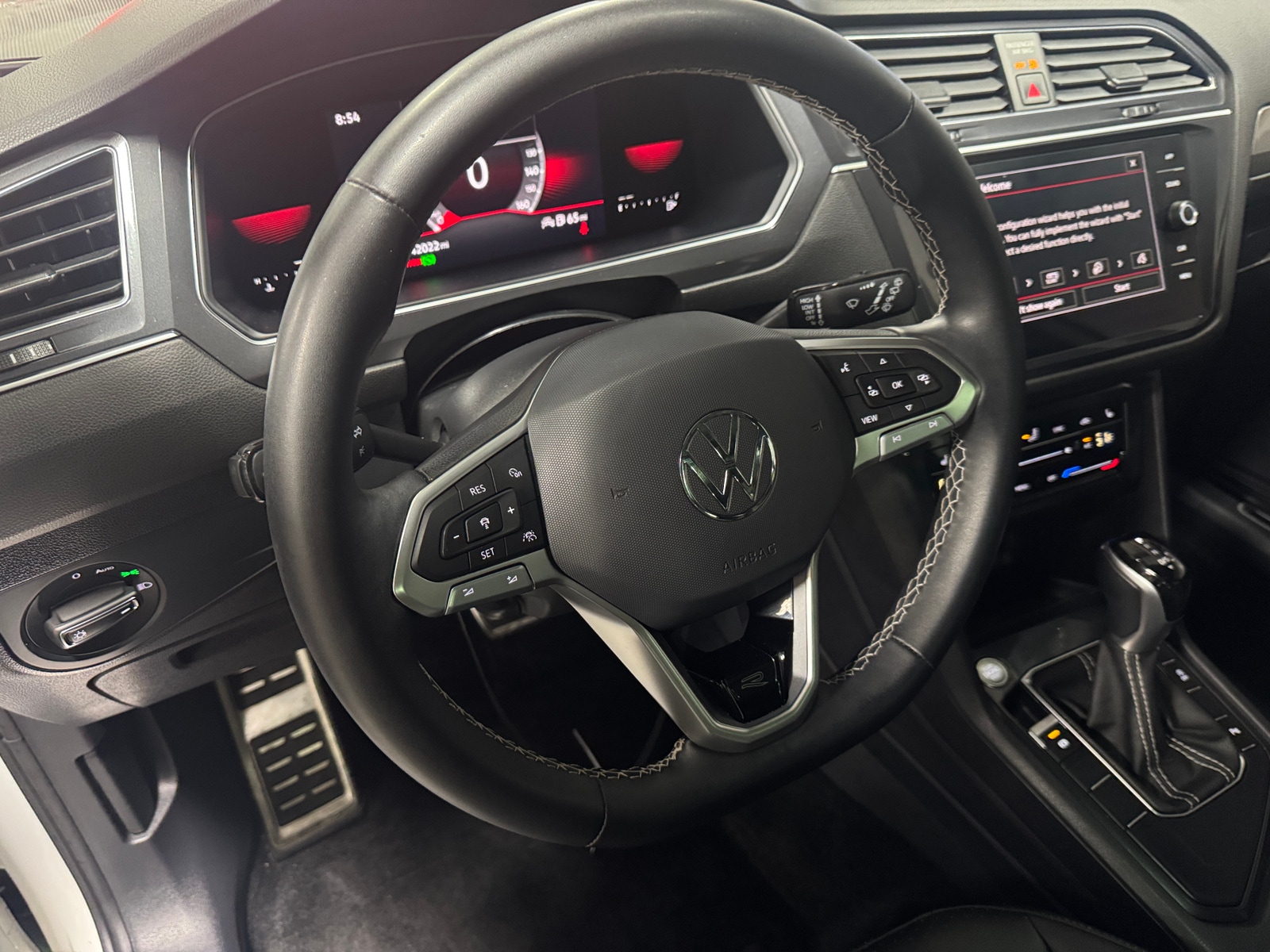 Thumbnail: 2023 Volkswagen Tiguan - 4