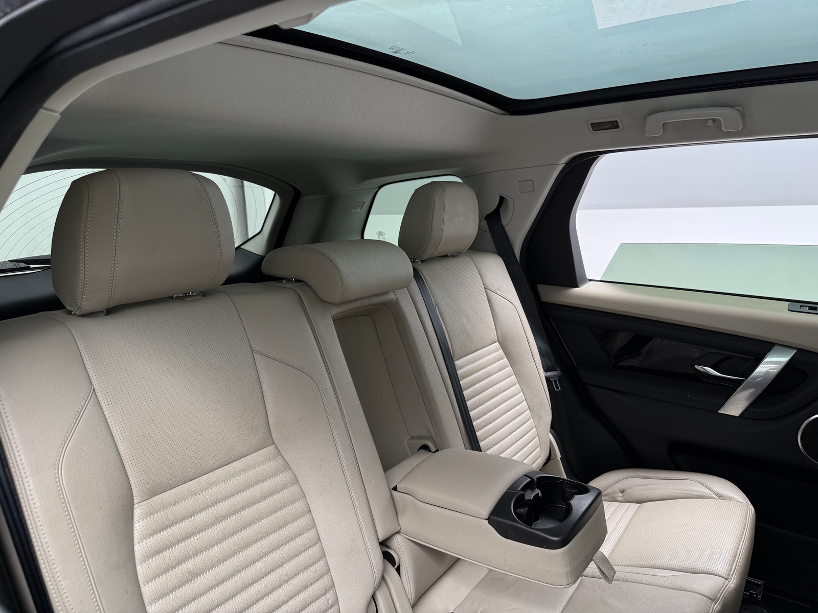 Thumbnail: 2021 Land Rover Discovery Sport - 5