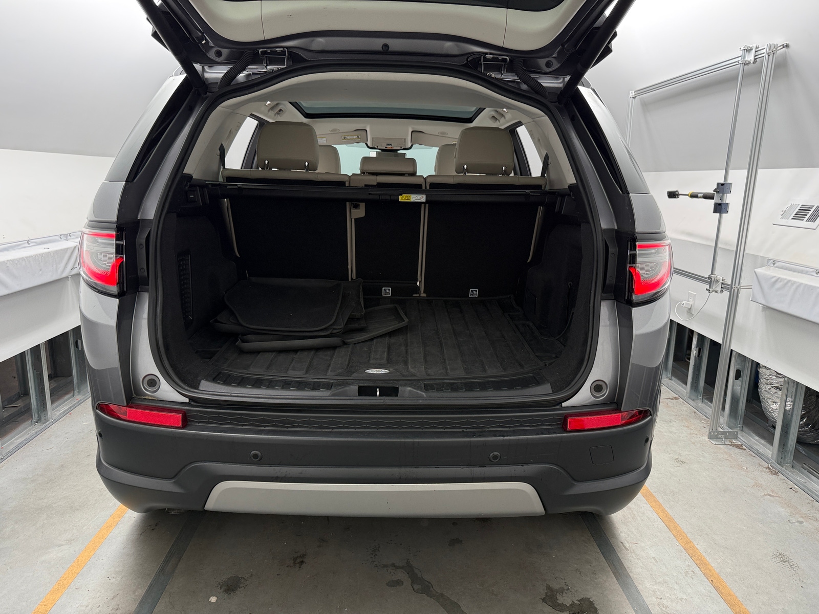 Thumbnail: 2021 Land Rover Discovery Sport - 6