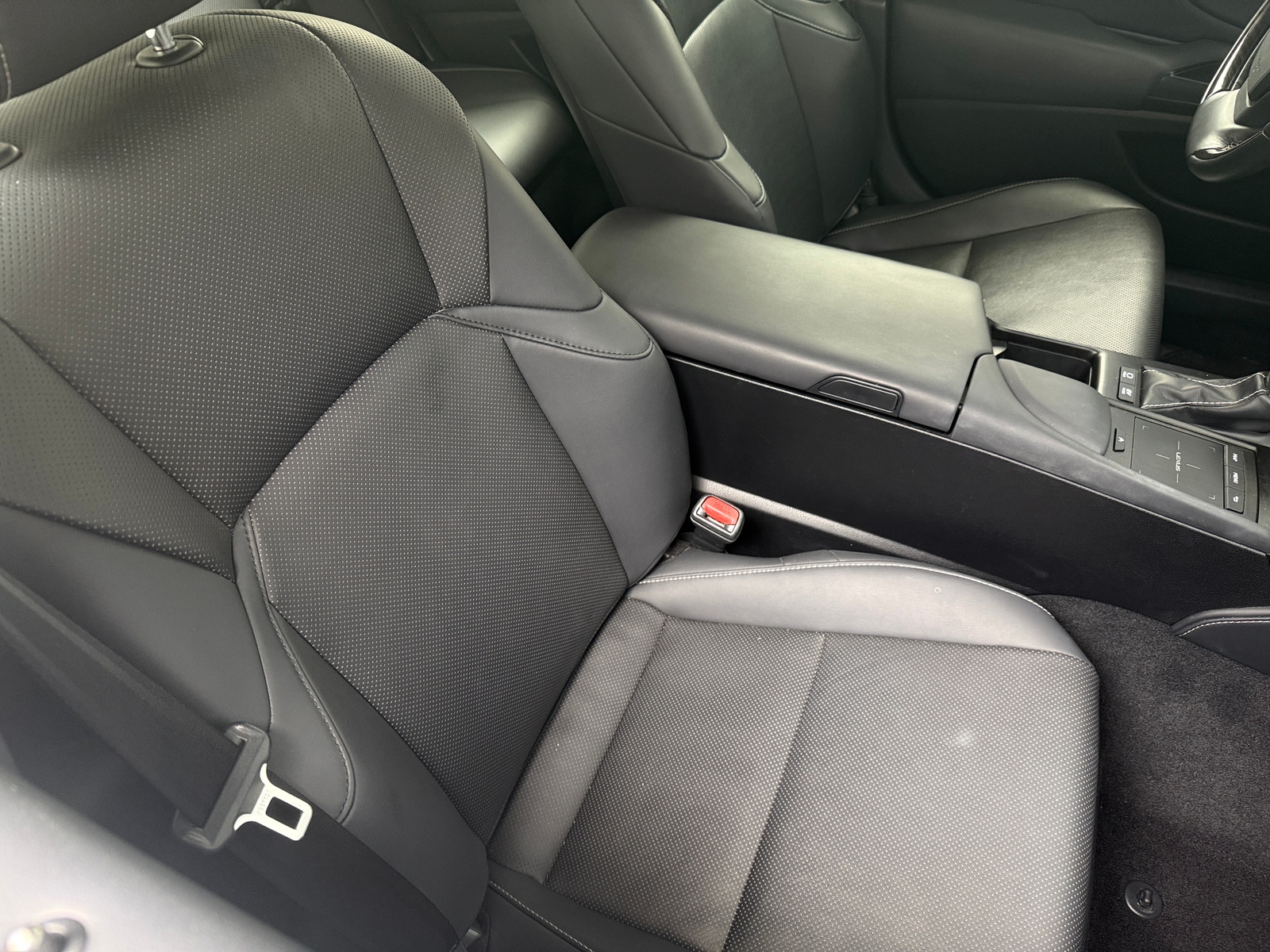Thumbnail: 2019 Lexus ES - 2