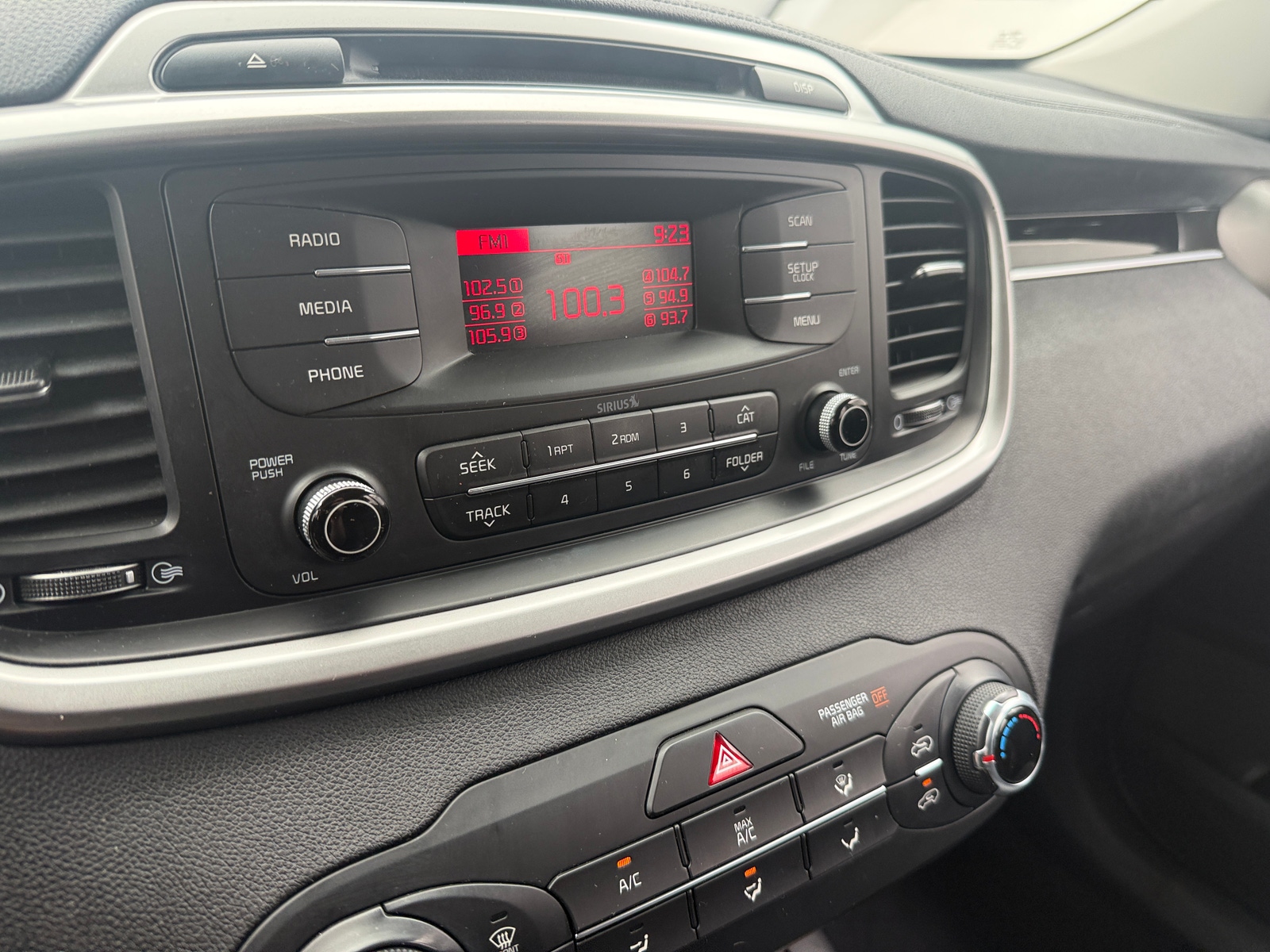 Thumbnail: 2016 Kia Sorento - 4