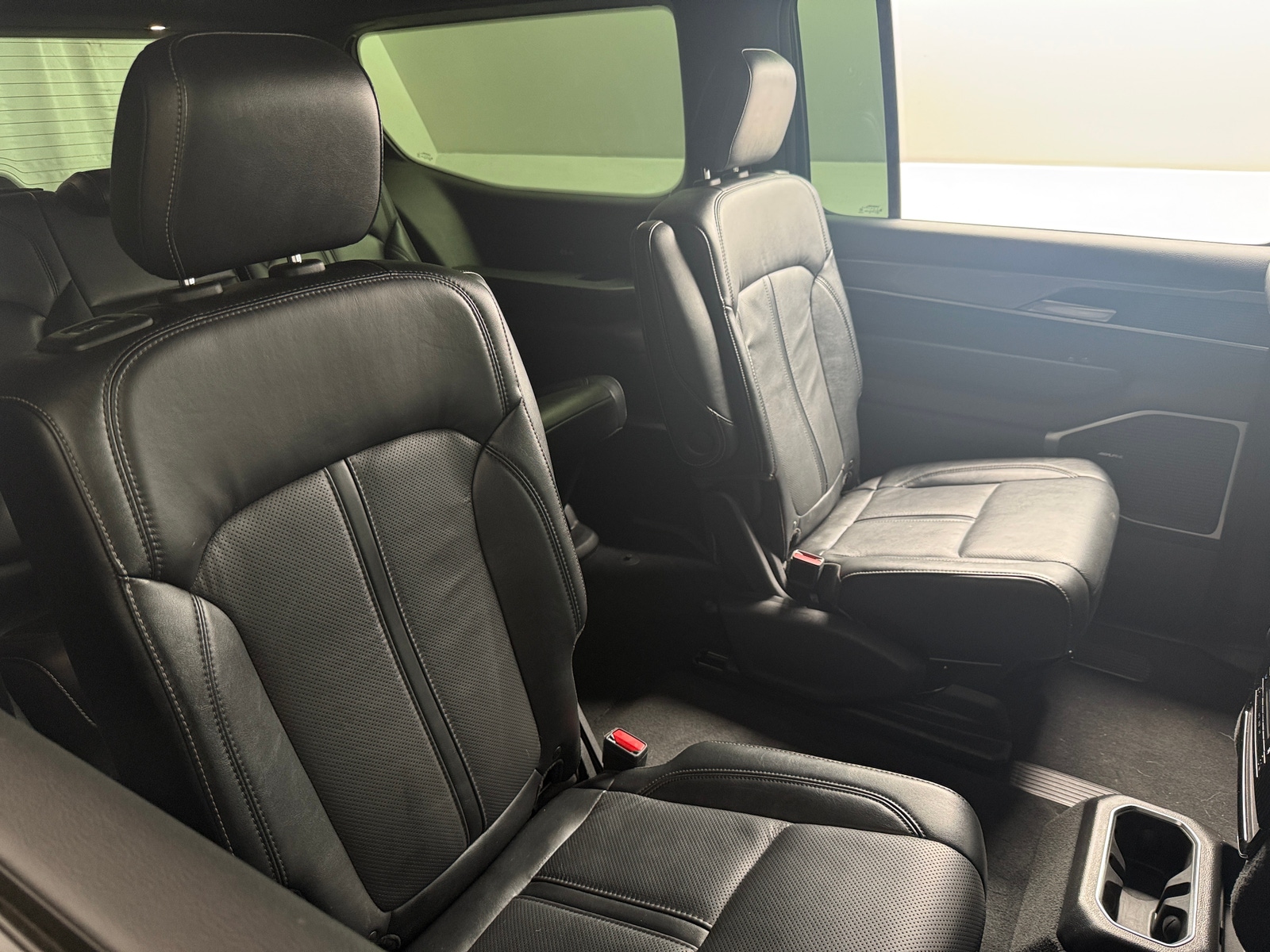 Thumbnail: 2022 Jeep Wagoneer - 5