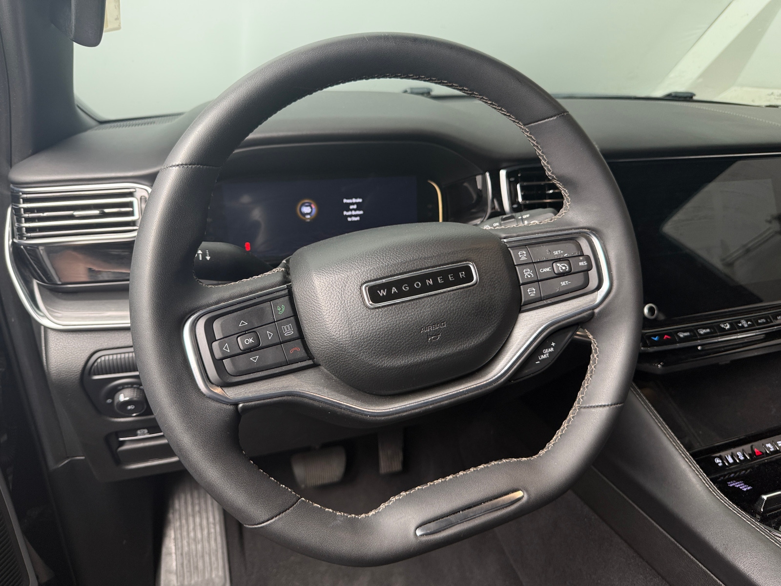 Thumbnail: 2022 Jeep Wagoneer - 4