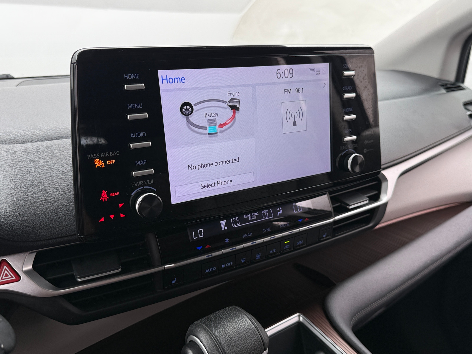 Thumbnail: 2023 Toyota Sienna - 3