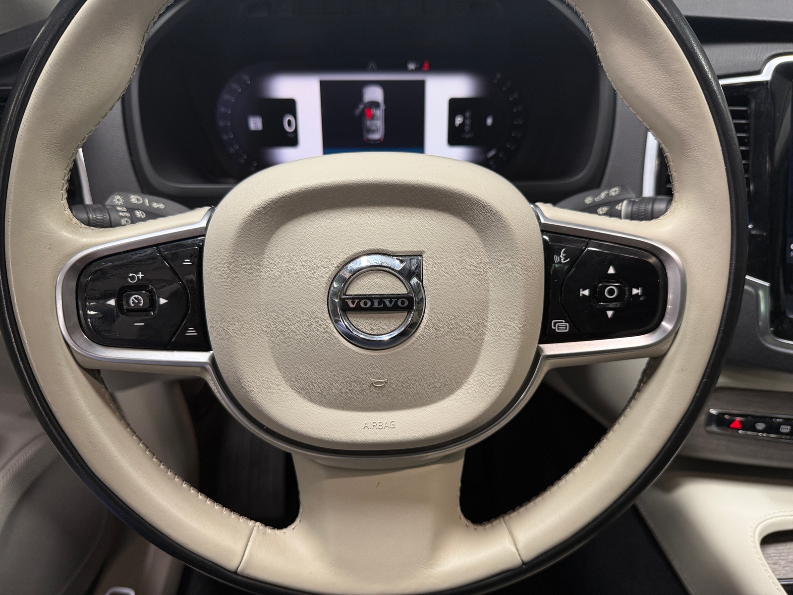 Thumbnail: 2023 Volvo XC90 - 4