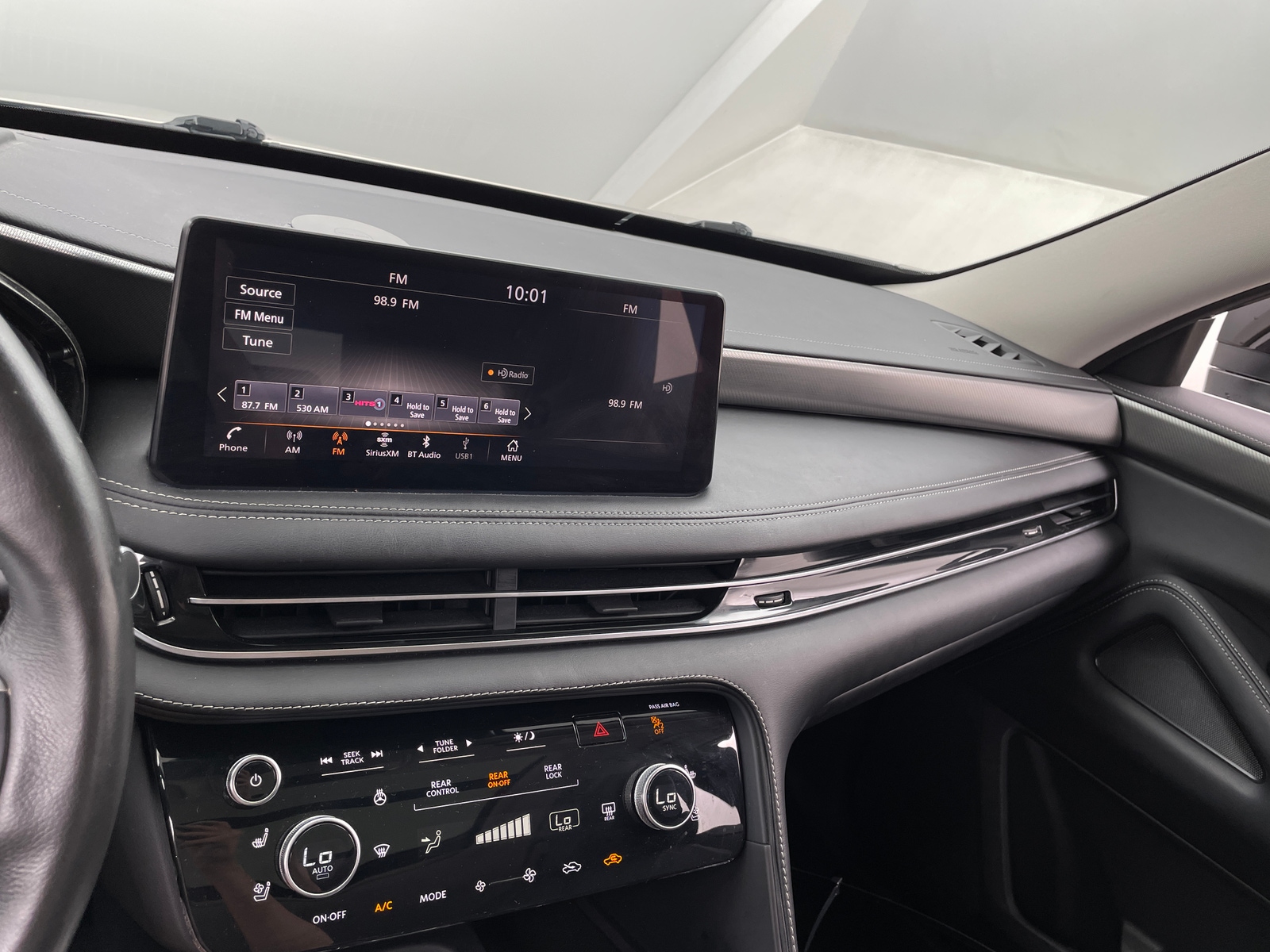 Thumbnail: 2023 INFINITI QX60 - 3