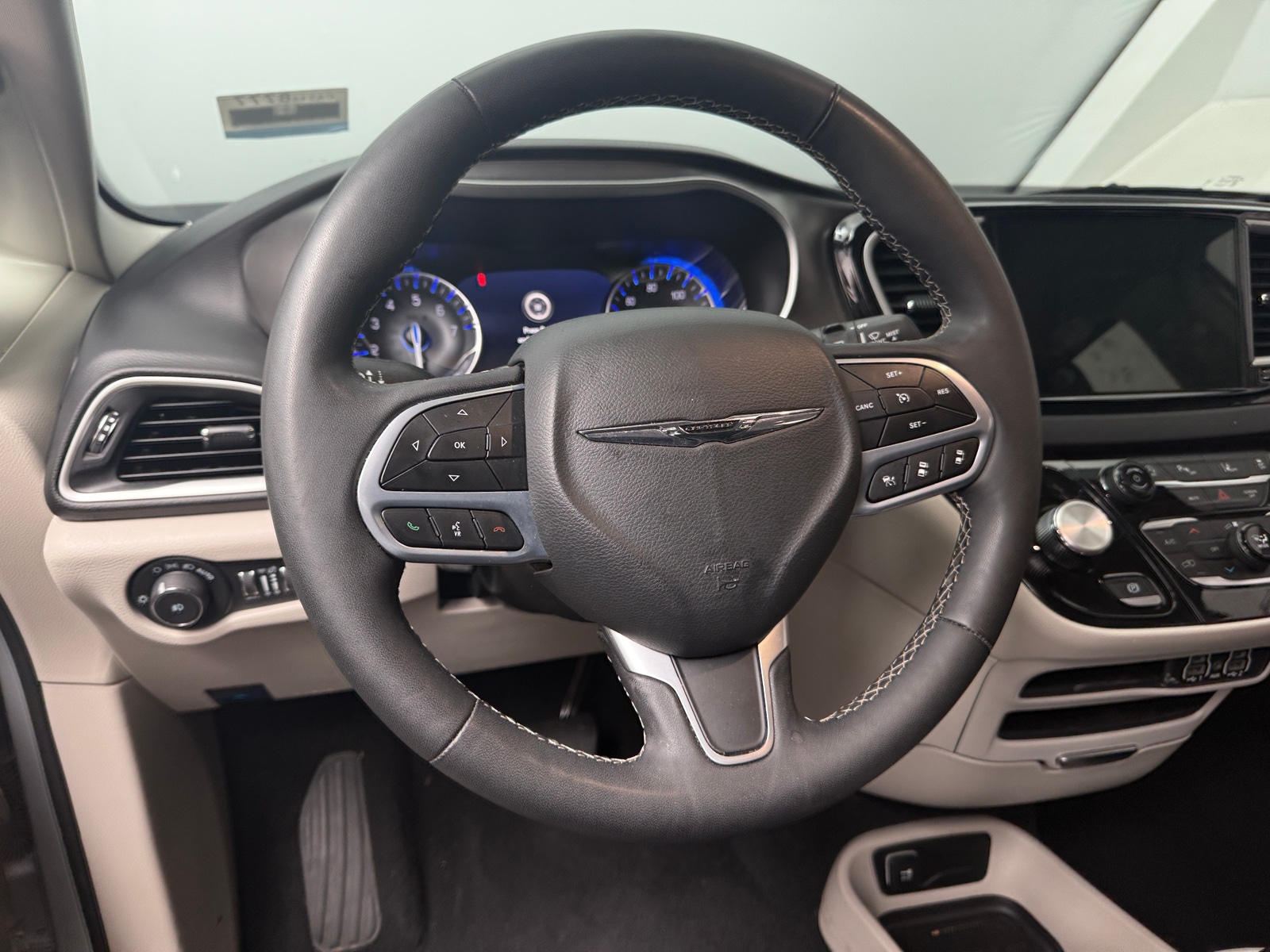 Thumbnail: 2024 Chrysler Pacifica - 4