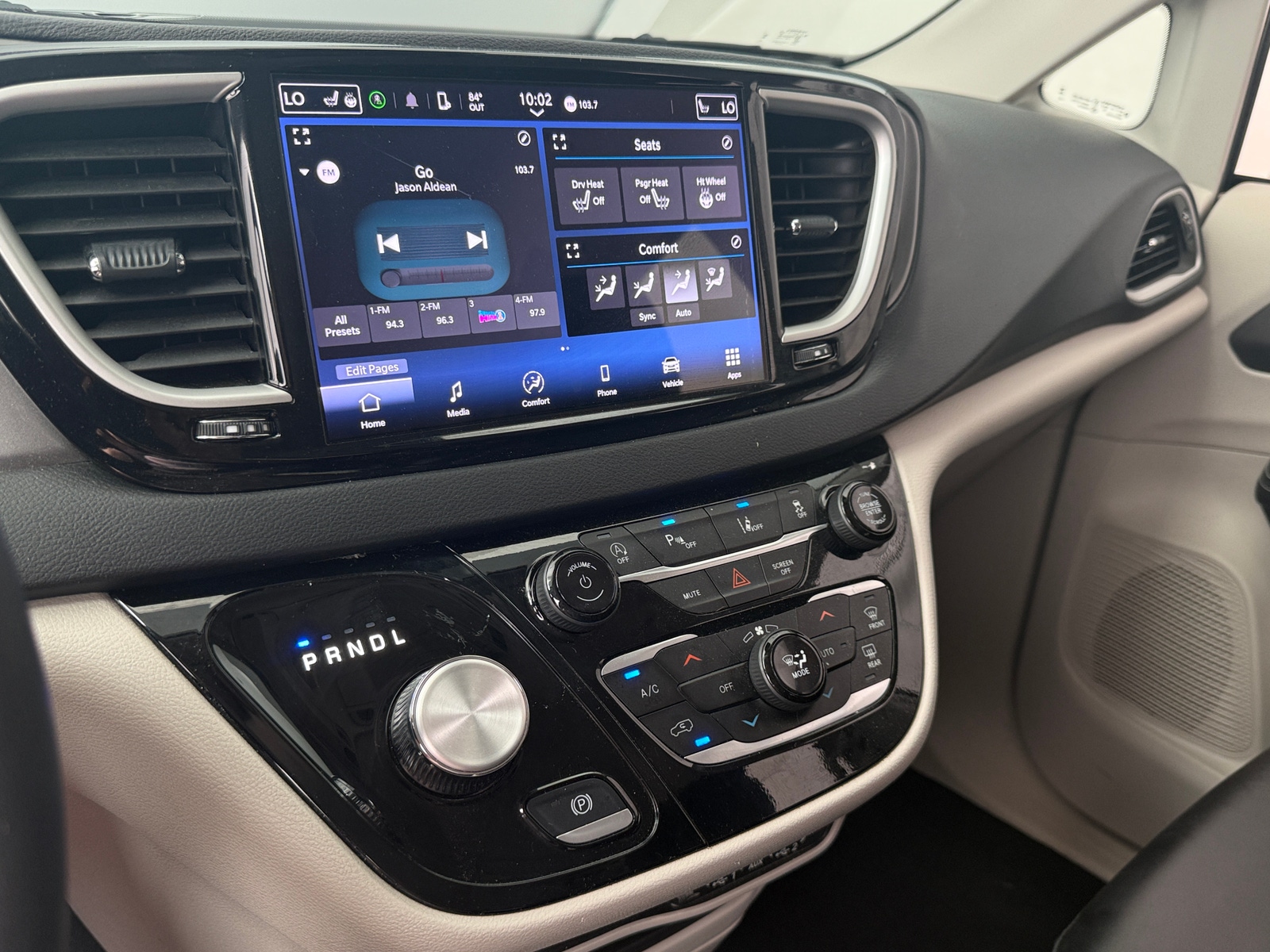 Thumbnail: 2024 Chrysler Pacifica - 3