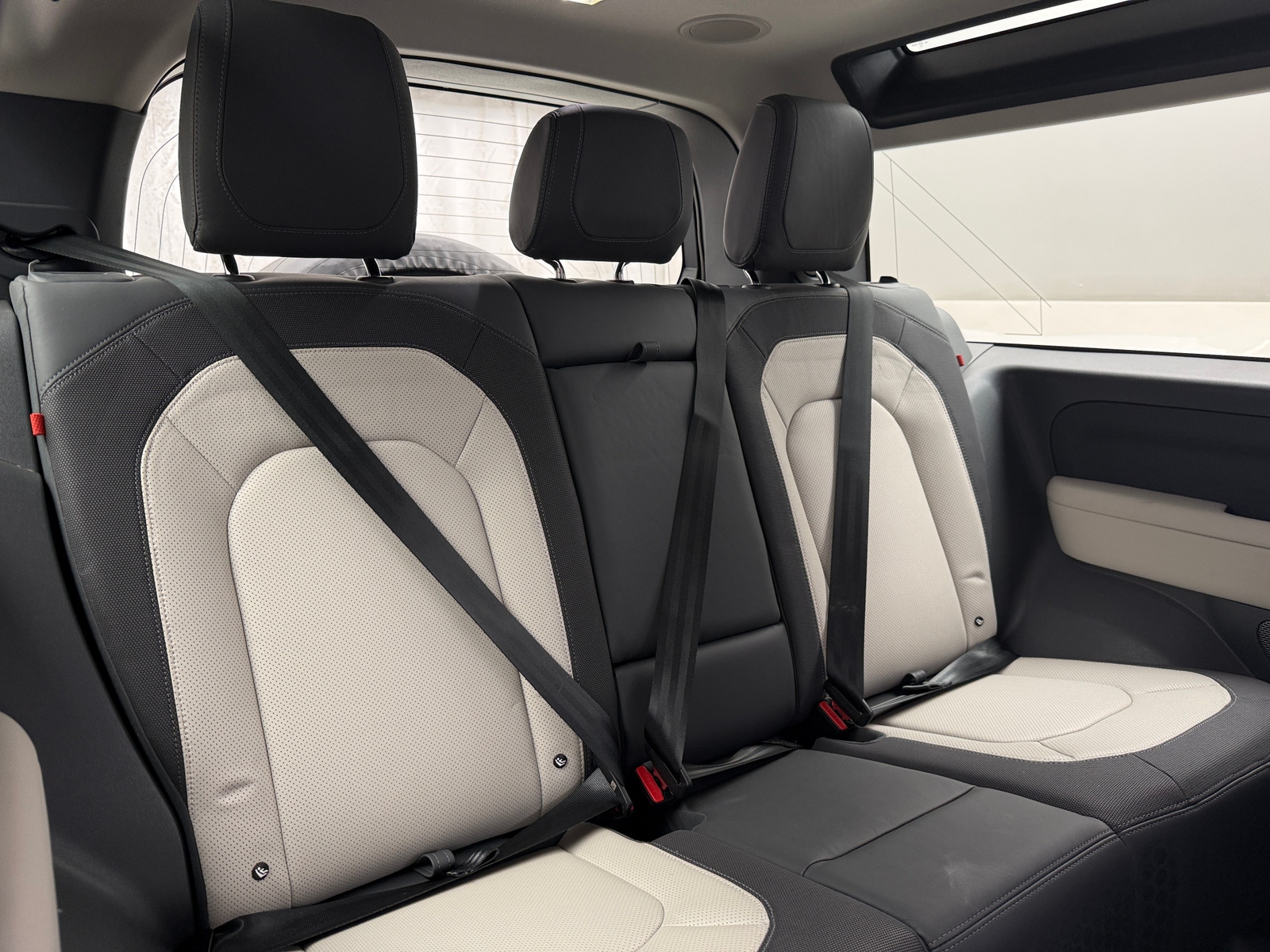 Thumbnail: 2024 Land Rover Defender - 5