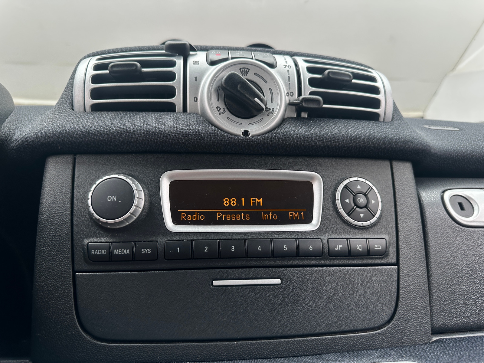 Thumbnail: 2014 smart fortwo - 3